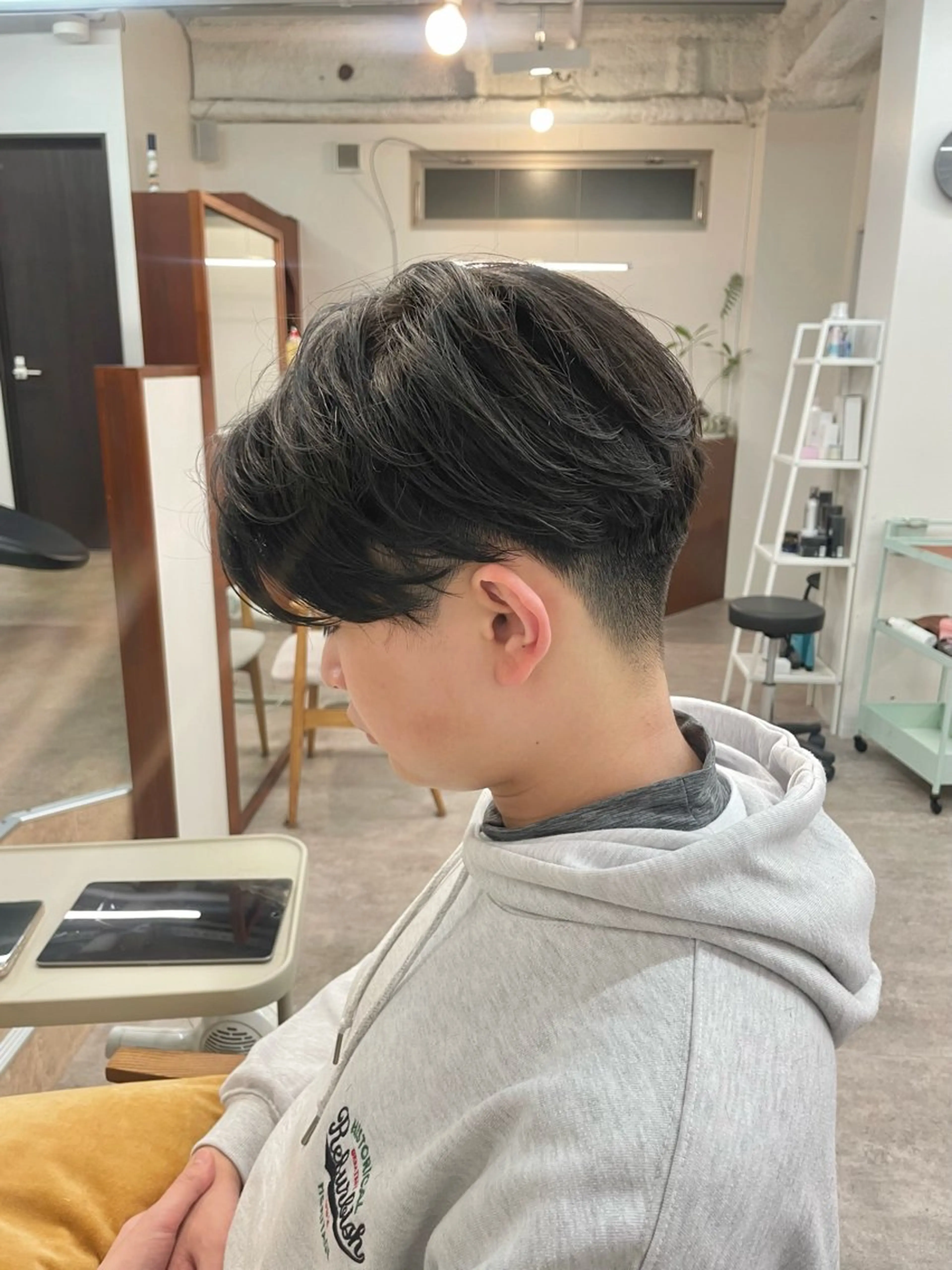 メンズ センターパート 刈り上げ カット パーマ hana ・メンズ特化のヘアスタイル