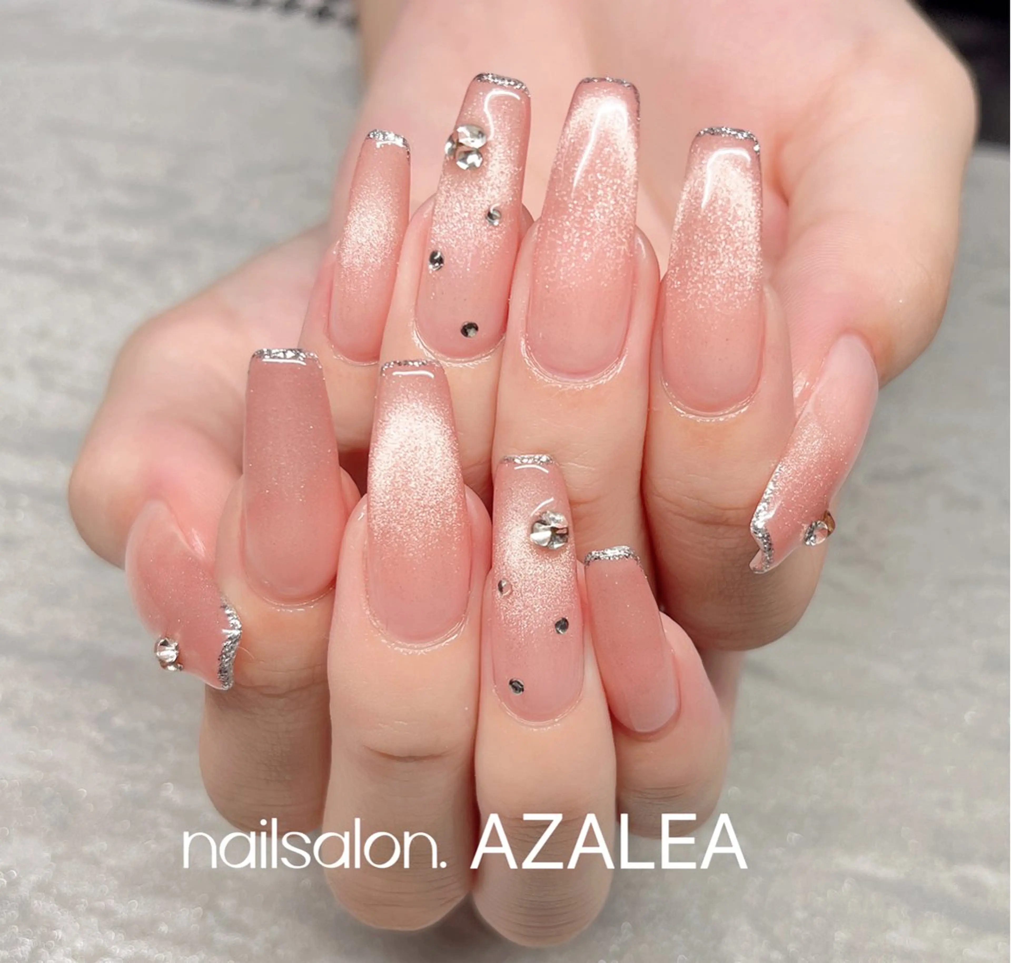 ネイル R inのネイルデザイン