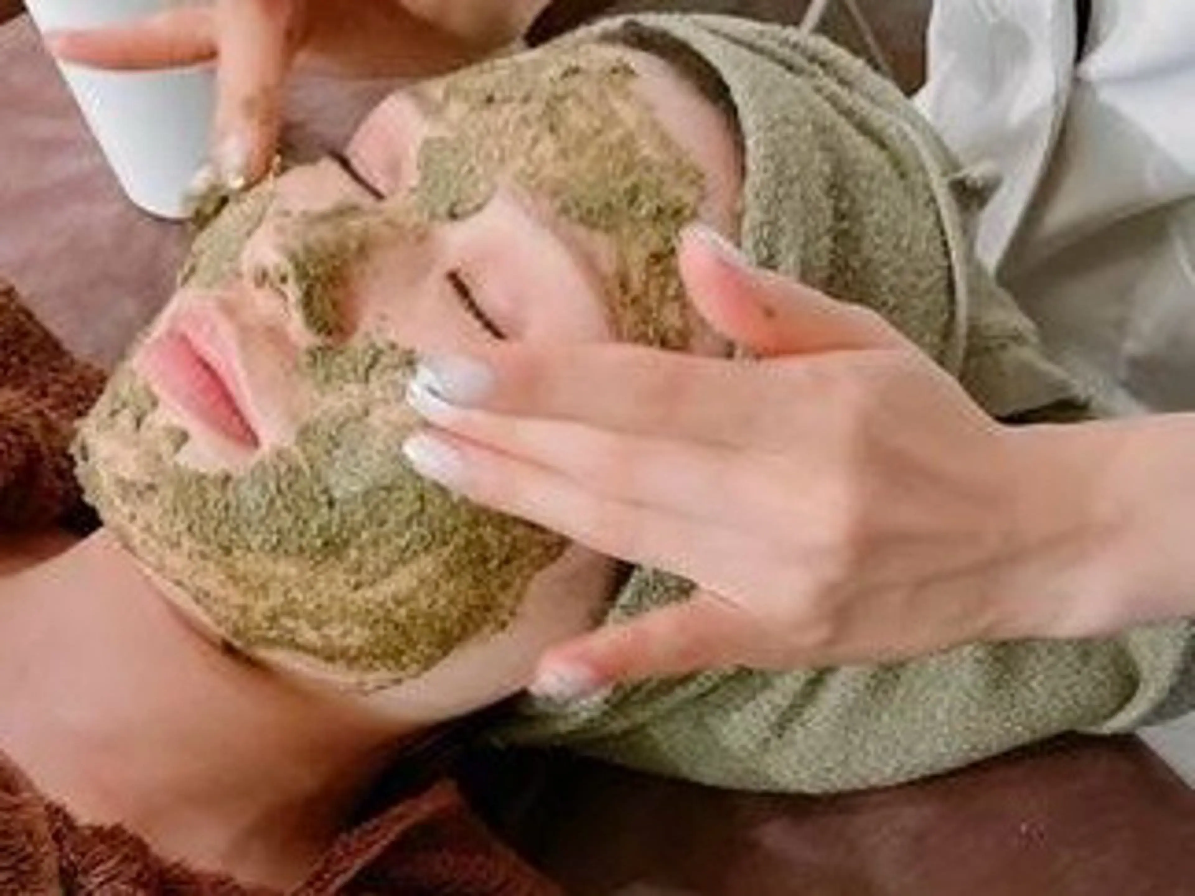 自分史上最高の美肌へ❗️ダウンタイム無！漢方ハーブピーリング🌿選べる毛穴洗浄付✨W幹細胞＆レチノールパック仕上げ✨の写真