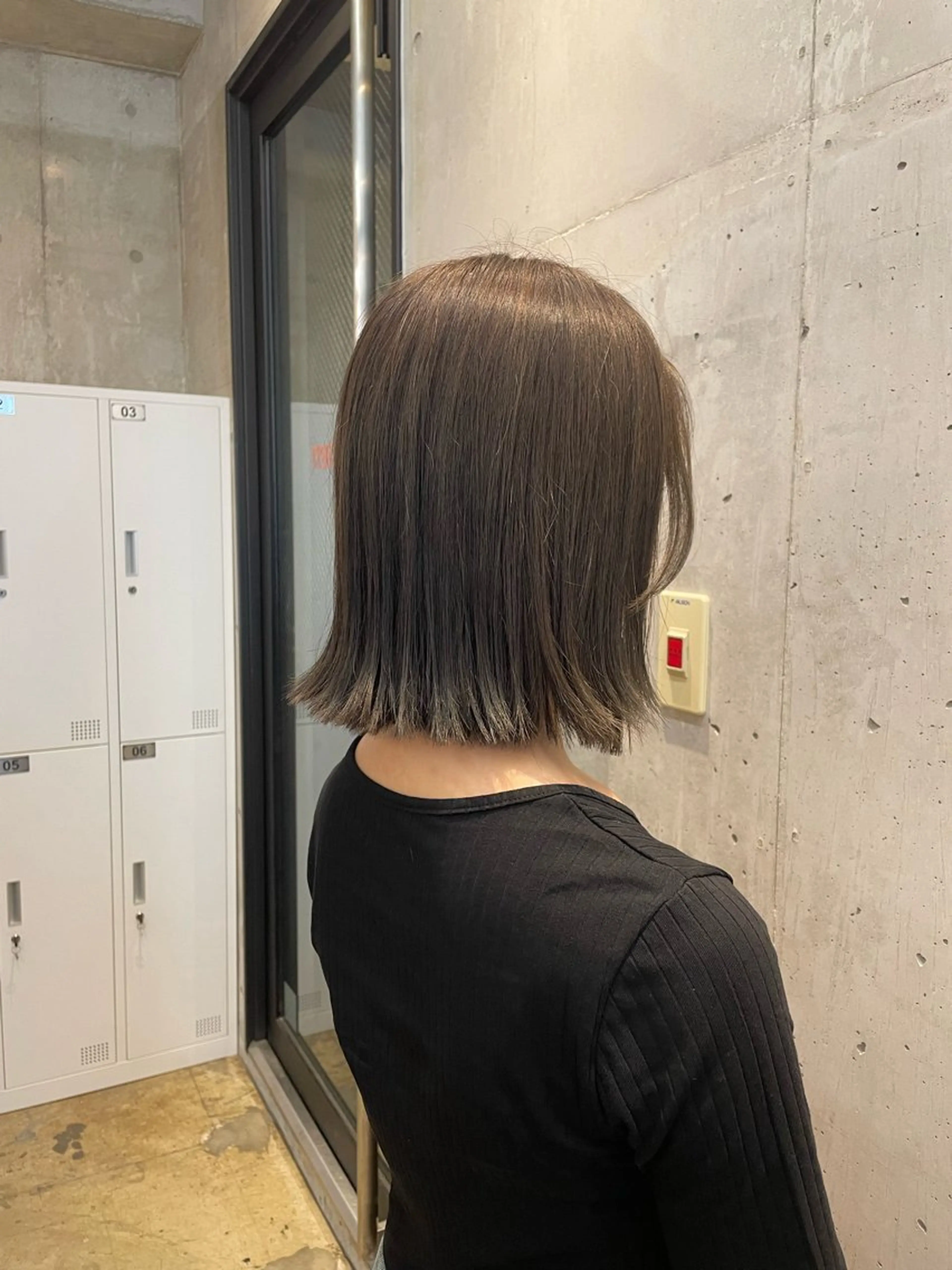 ミディアム アッシュ ボブ 外ハネヘア カット ヘアカラー トリートメント KOUSUKE /レイヤーカットのヘアスタイル