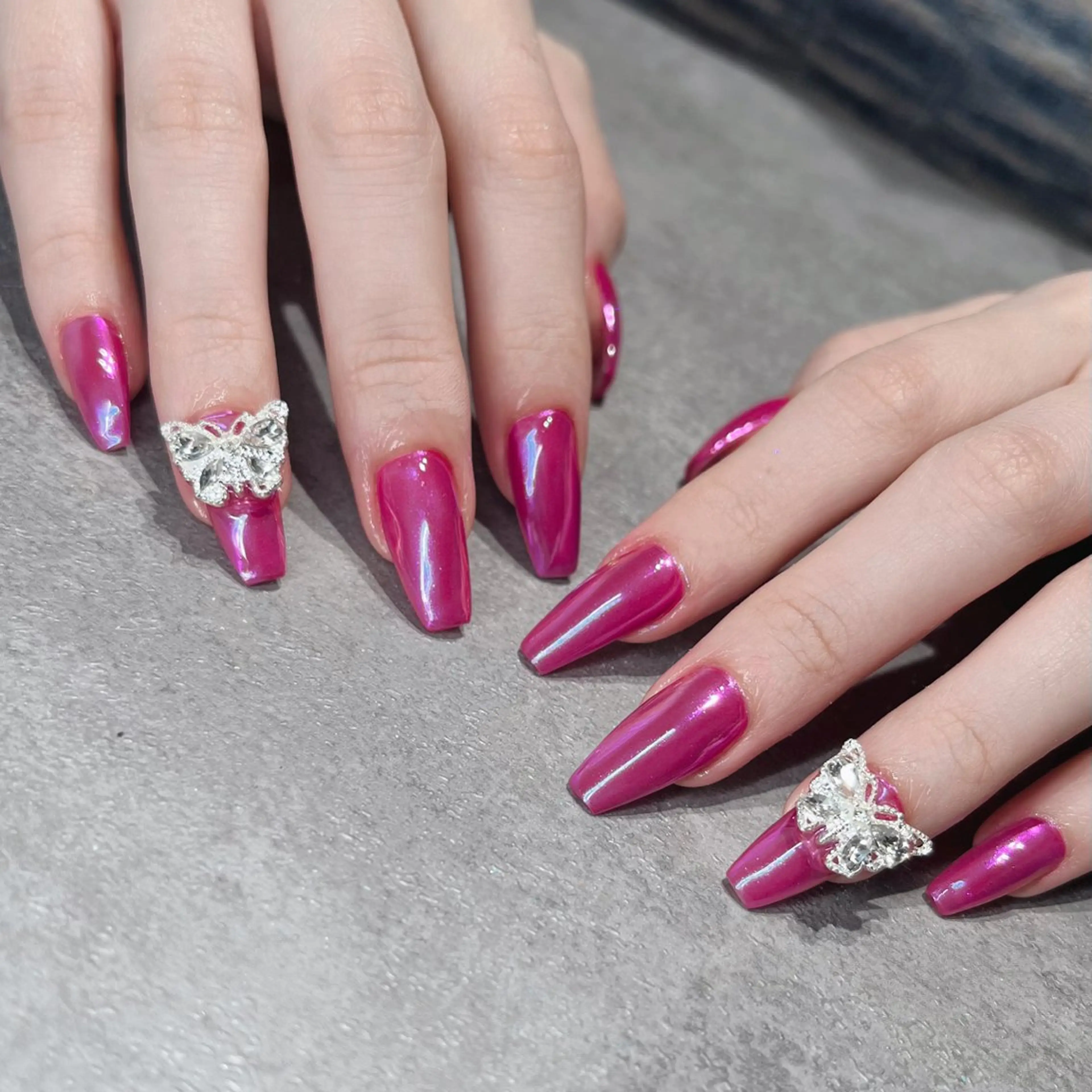 ネイル フットネイル フレンチネイル ジェルネイル ラメ(グリッター) ラメグラデーション ハンドネイル NEO Beauty Salon所属・𝐍𝐄𝐎 𝐉𝐔𝐑𝐈のネイルデザイン