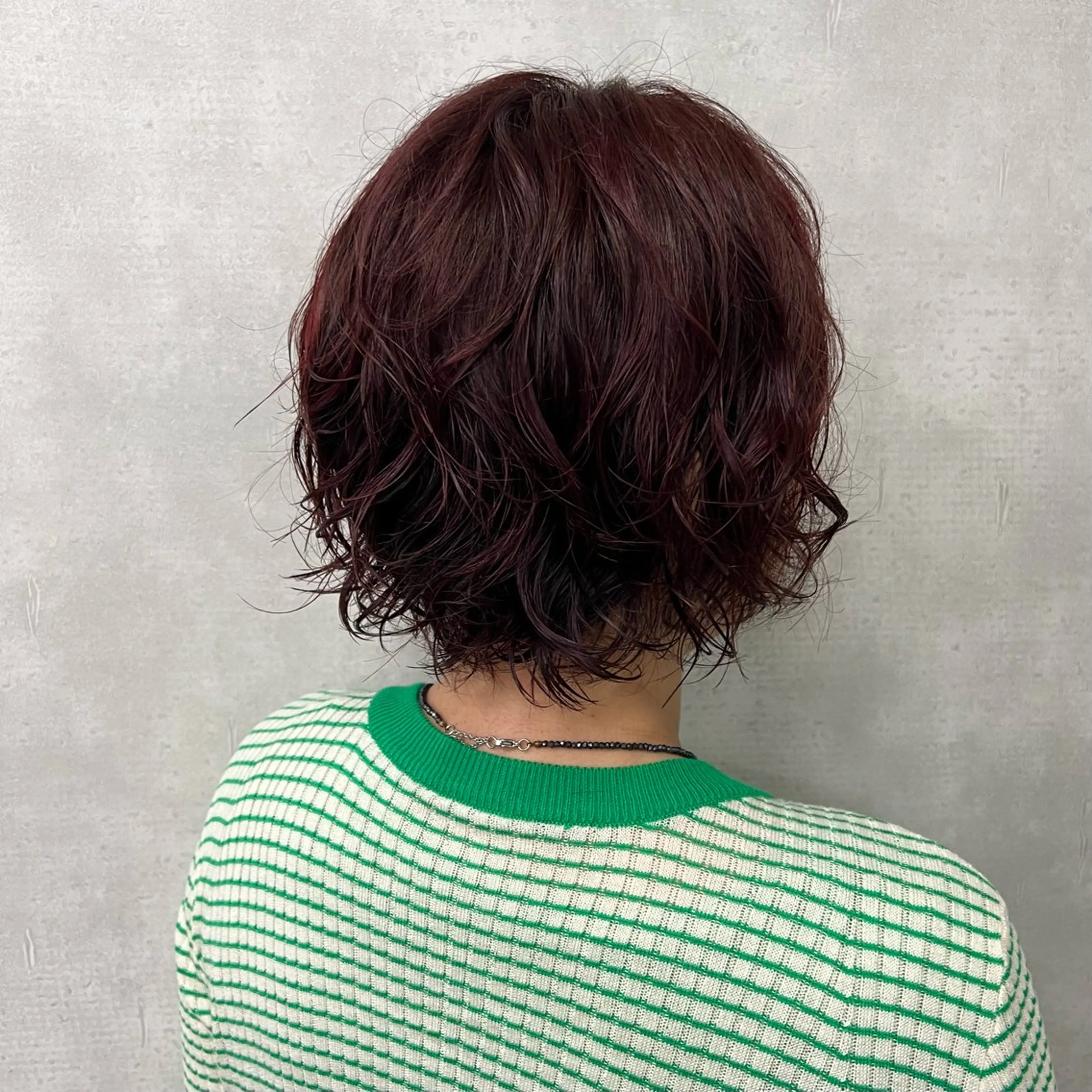 ショート カラー パーマ レッドカラー カット ヘアカラー トリートメント 沖山 友津季のヘアスタイル