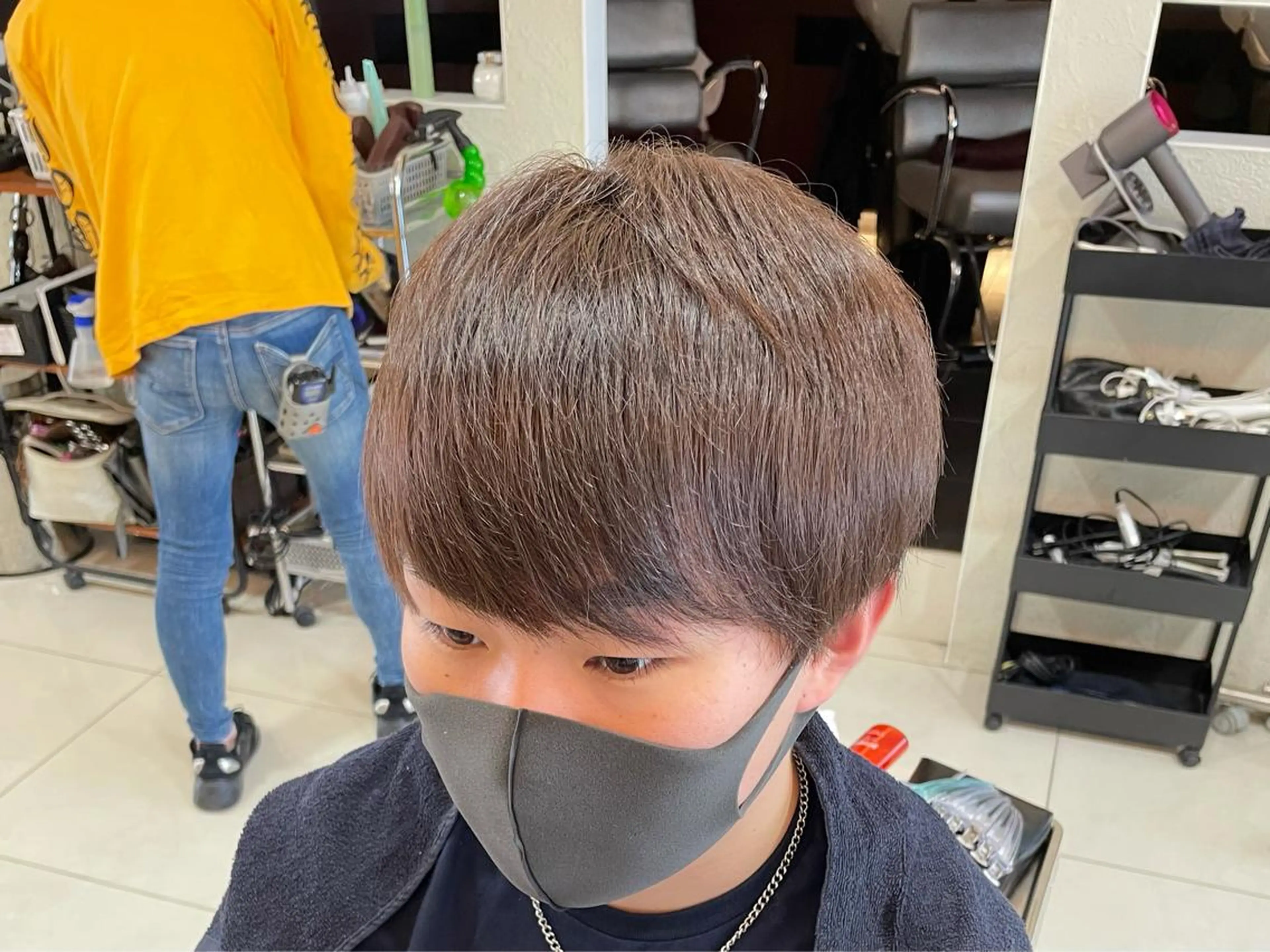 ミディアム カラー メンズ マッシュ イルミナカラー ブリーチ特化 ハイトーンRYOYAのヘアスタイル