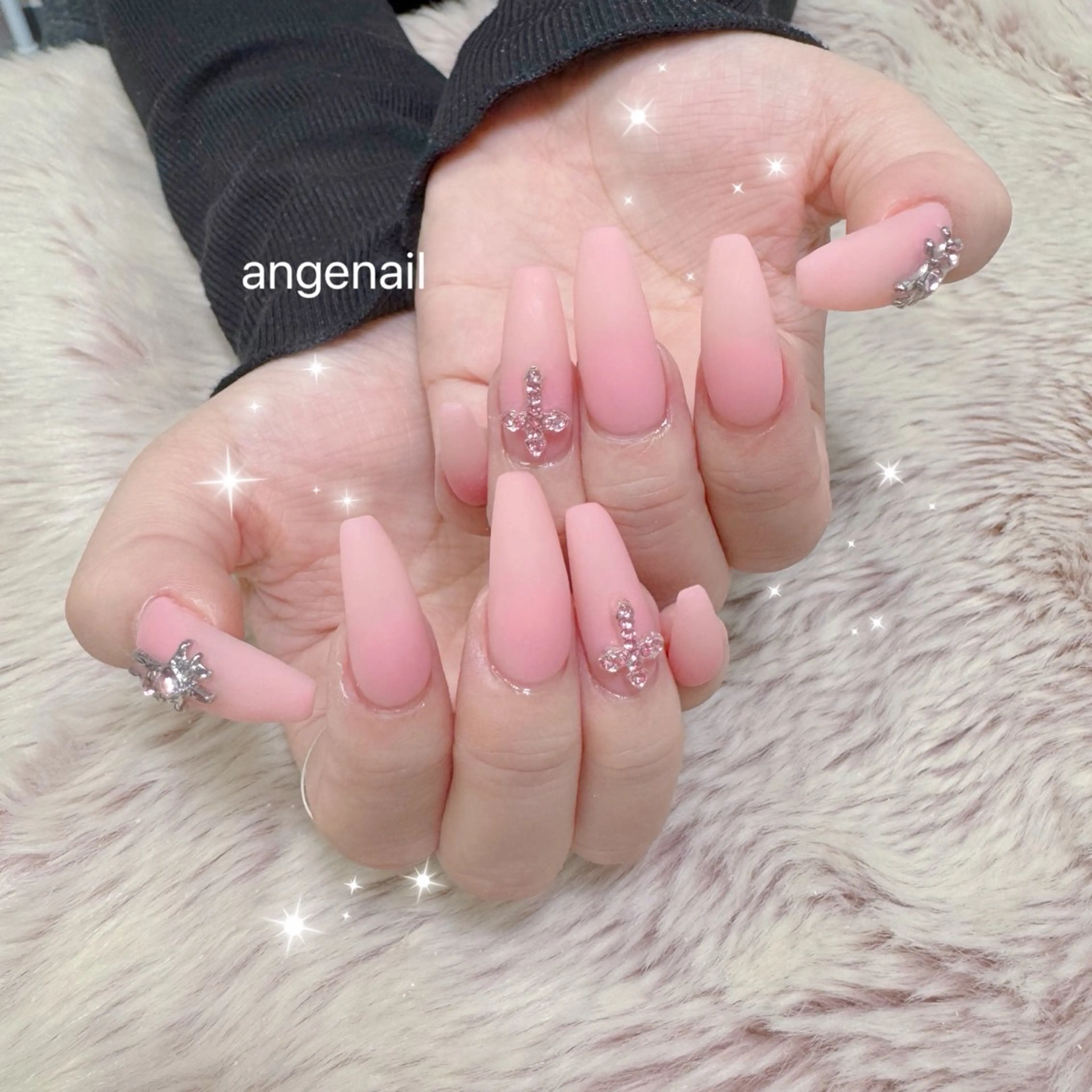 ネイル ハンドネイル オーナーネイリスト MAKIのネイルデザイン