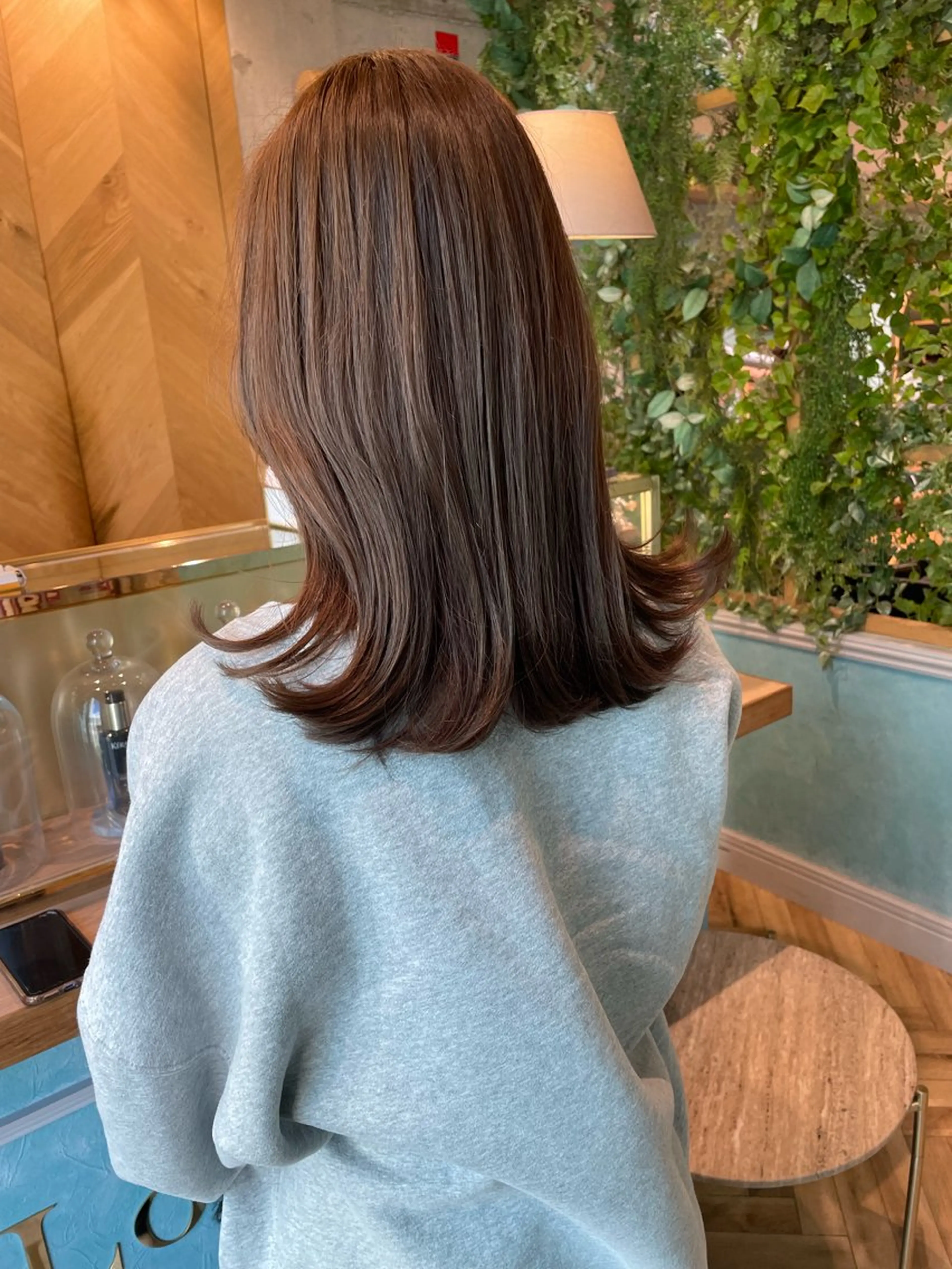 ミディアム カット ヘアカラー トリートメント 山本翔一郎 韓国顔周りレイヤーのヘアスタイル