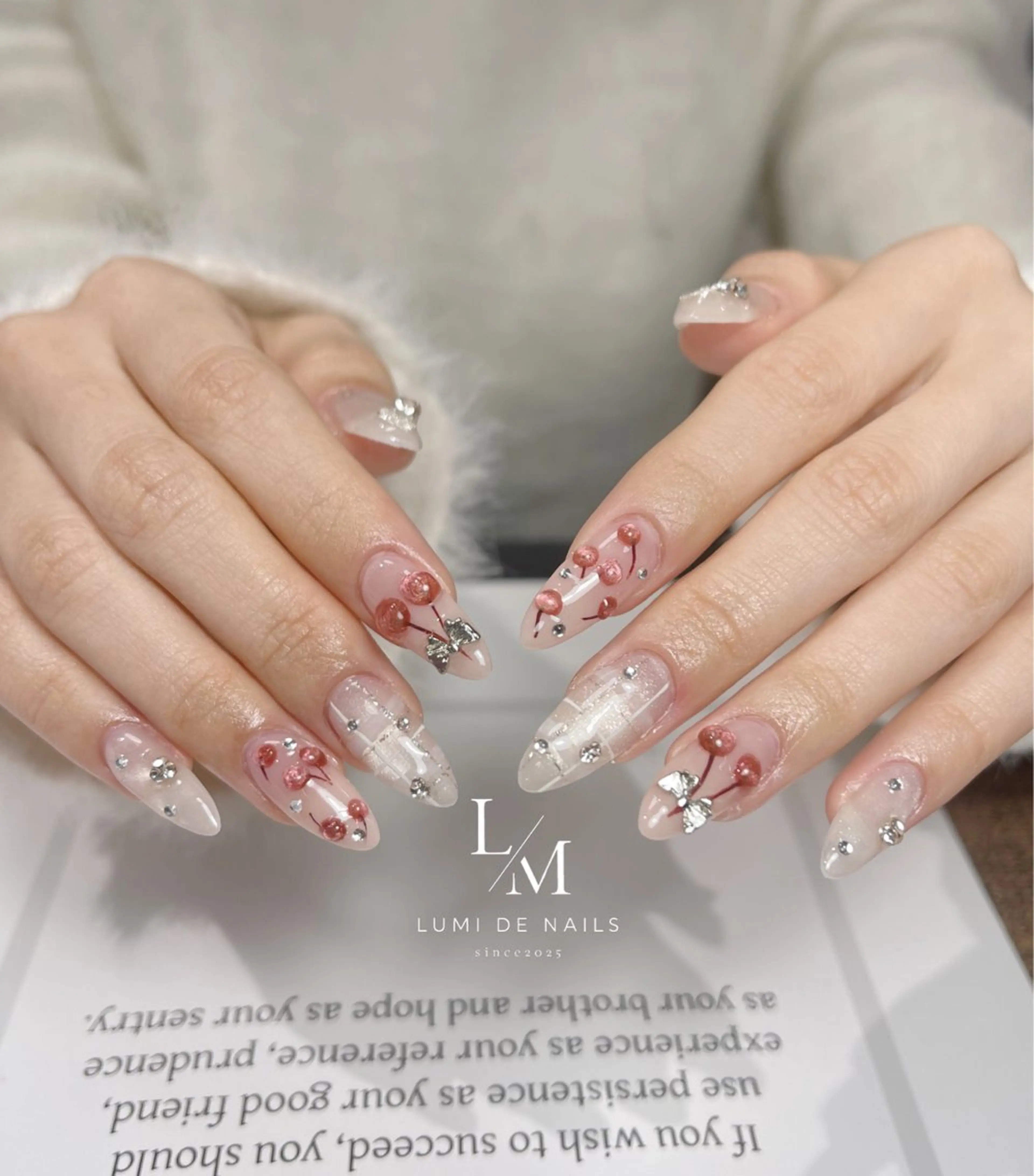 ネイル グラデーション ラメ(グリッター) マグネットネイル ミラーネイル ニュアンスネイル ハンドネイル Lumi de nails所属・Lumi de nailsのネイルデザイン