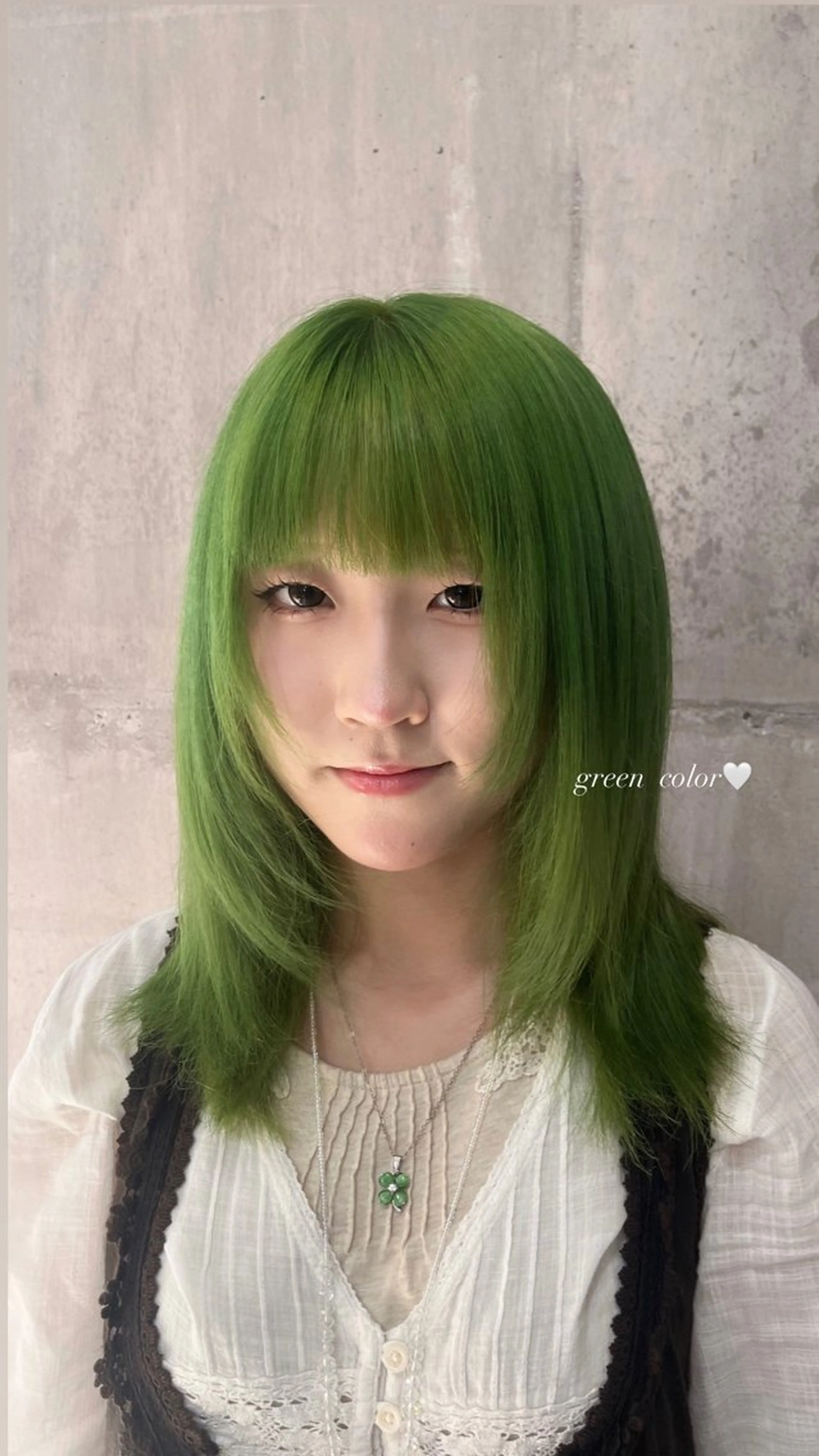 ミディアム カラー 🎨𖥔ׁTOMO♡ ゆるふわハイトーンのヘアスタイル