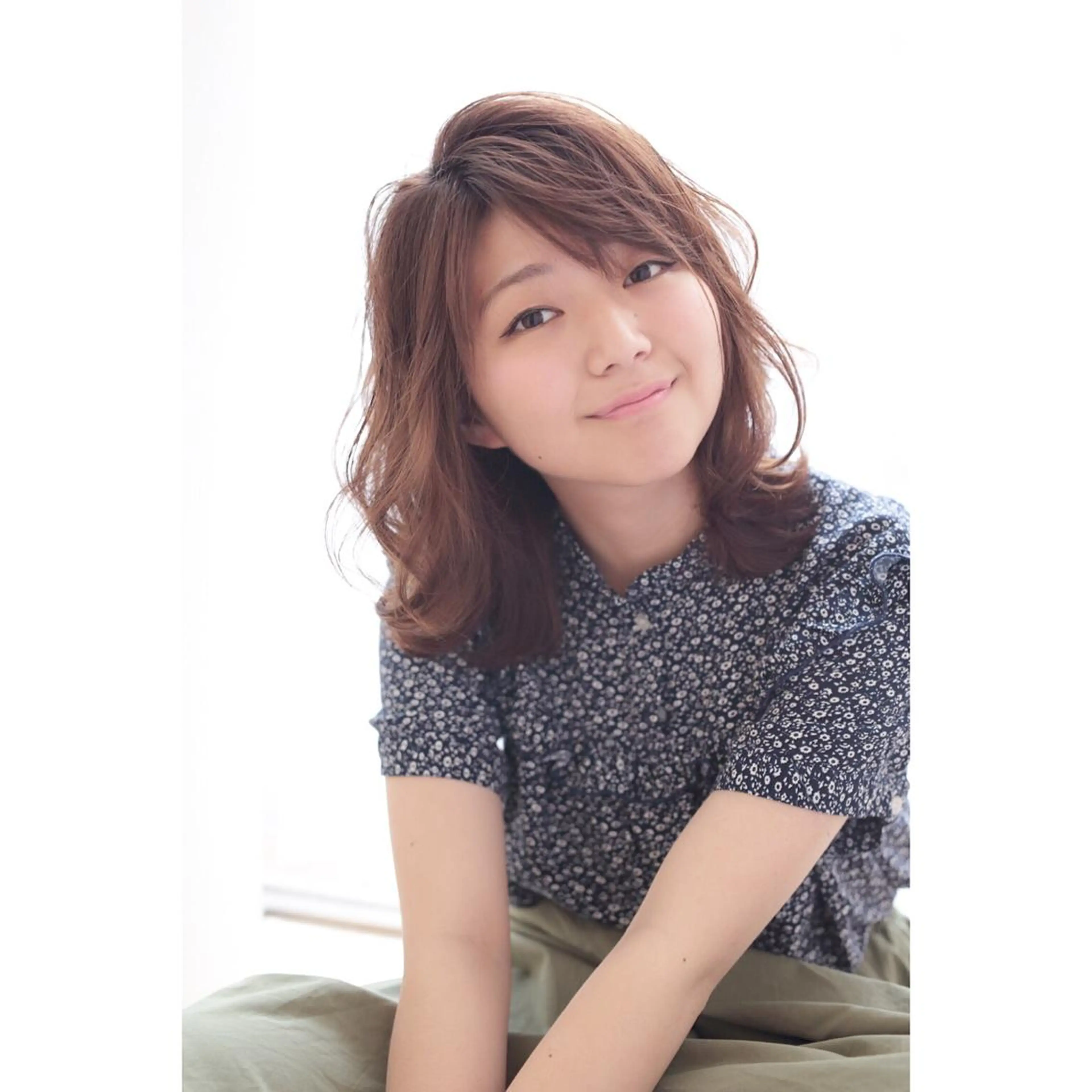 ミディアム 外ハネヘア ReMix 新宿店所属・タジマ ヤスヒサのヘアスタイル