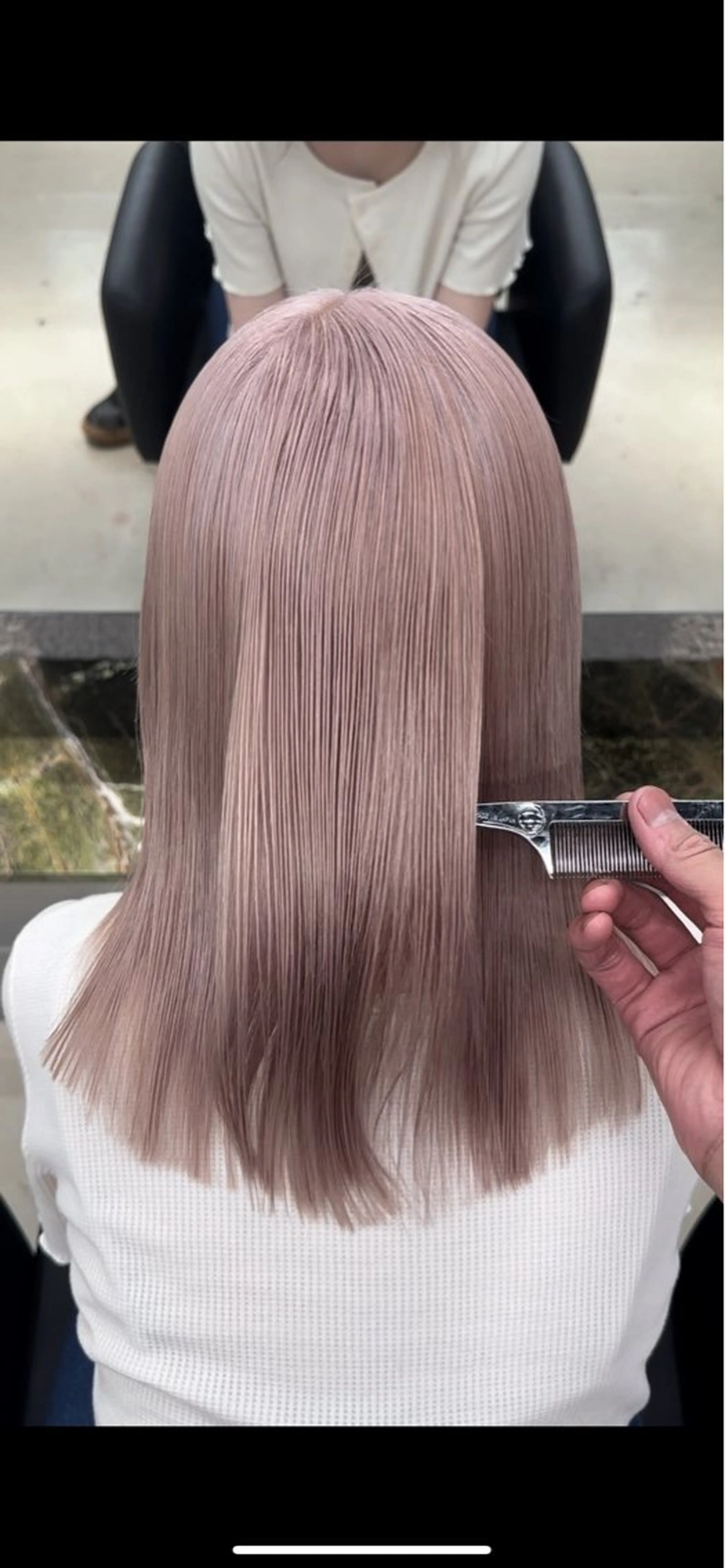 ミディアム レイヤーカット トリートメント ハイトーン/ 縮毛矯正のヘアスタイル