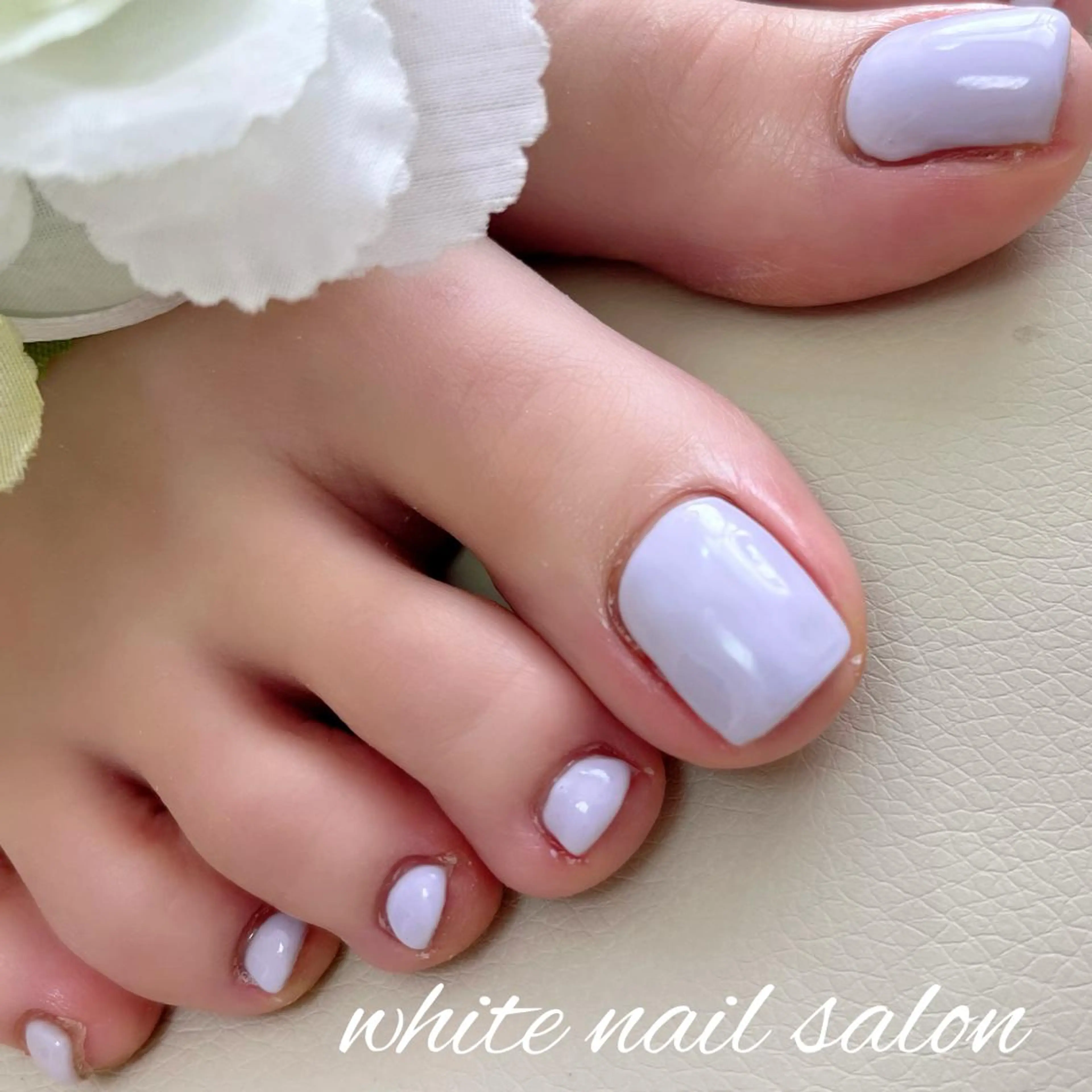 ネイル フットネイル ジェルネイル ハードジェル ラメ(グリッター) 持ち込み フットネイル white nail salonのネイルデザイン