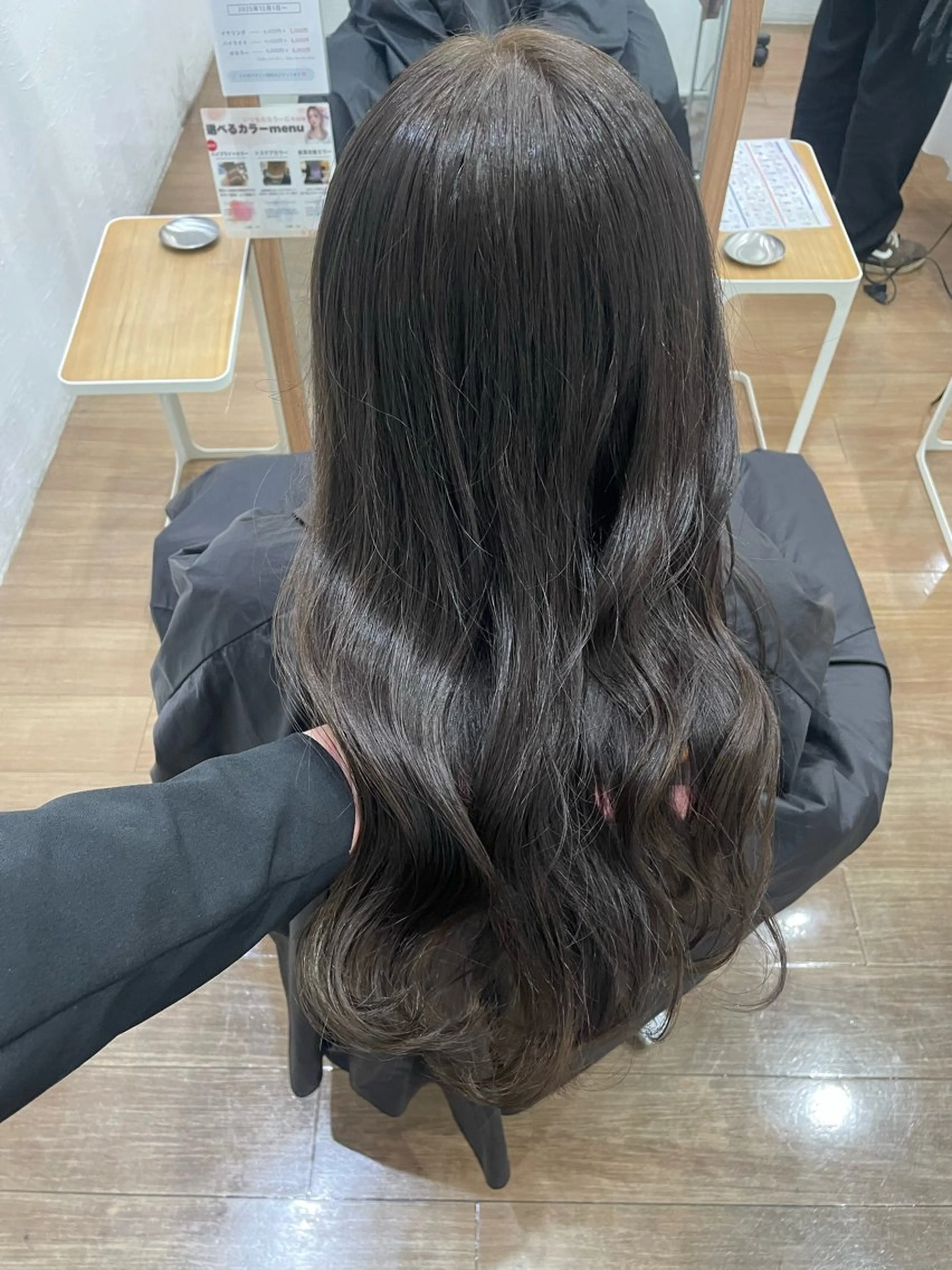 ロング カット ヘアカラー 前澤 秀斗のヘアスタイル