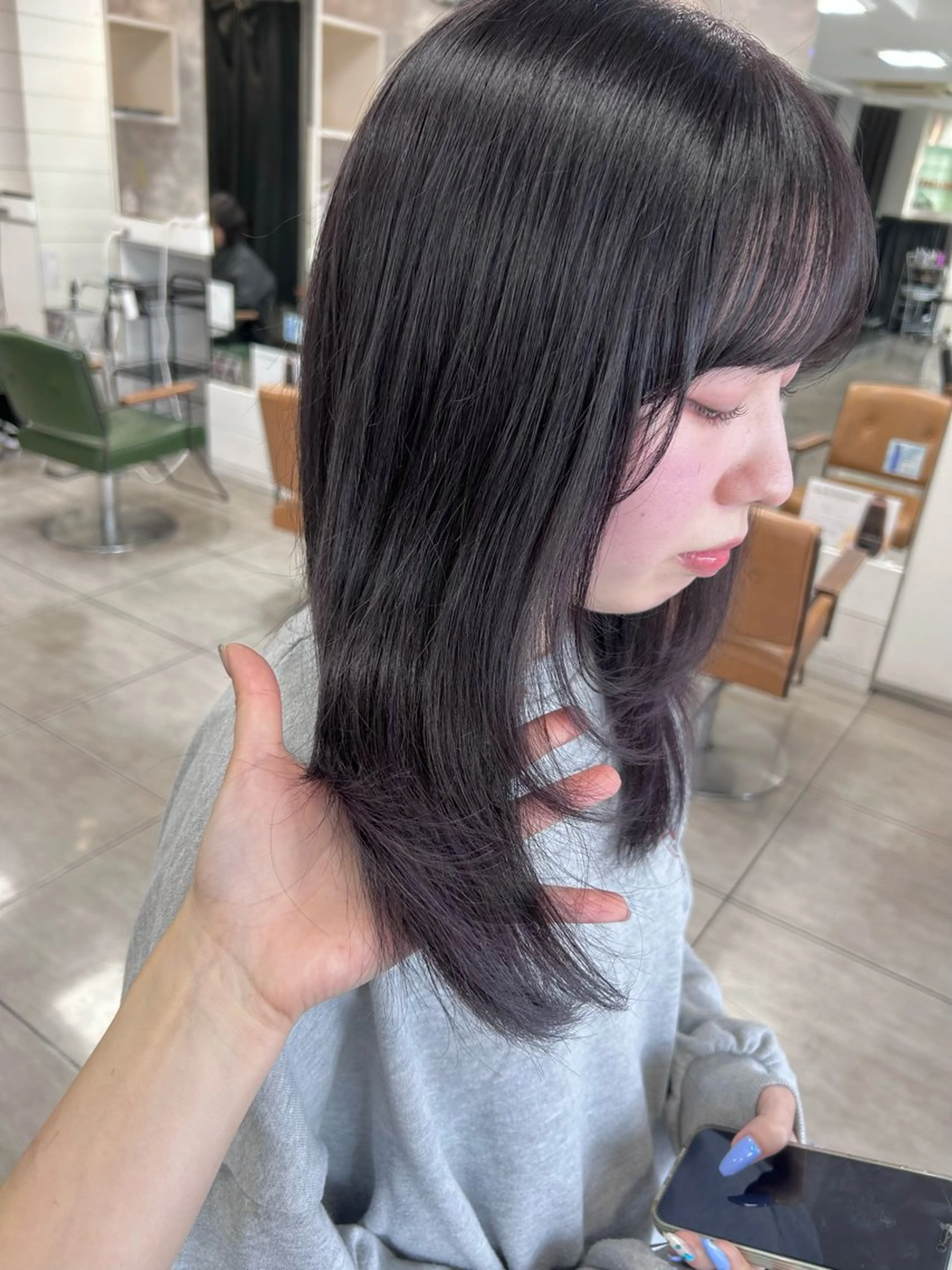 セミロング パープルカラー カット ヘアカラー 🫧艶髪カラー🫧 森本くるみのヘアスタイル