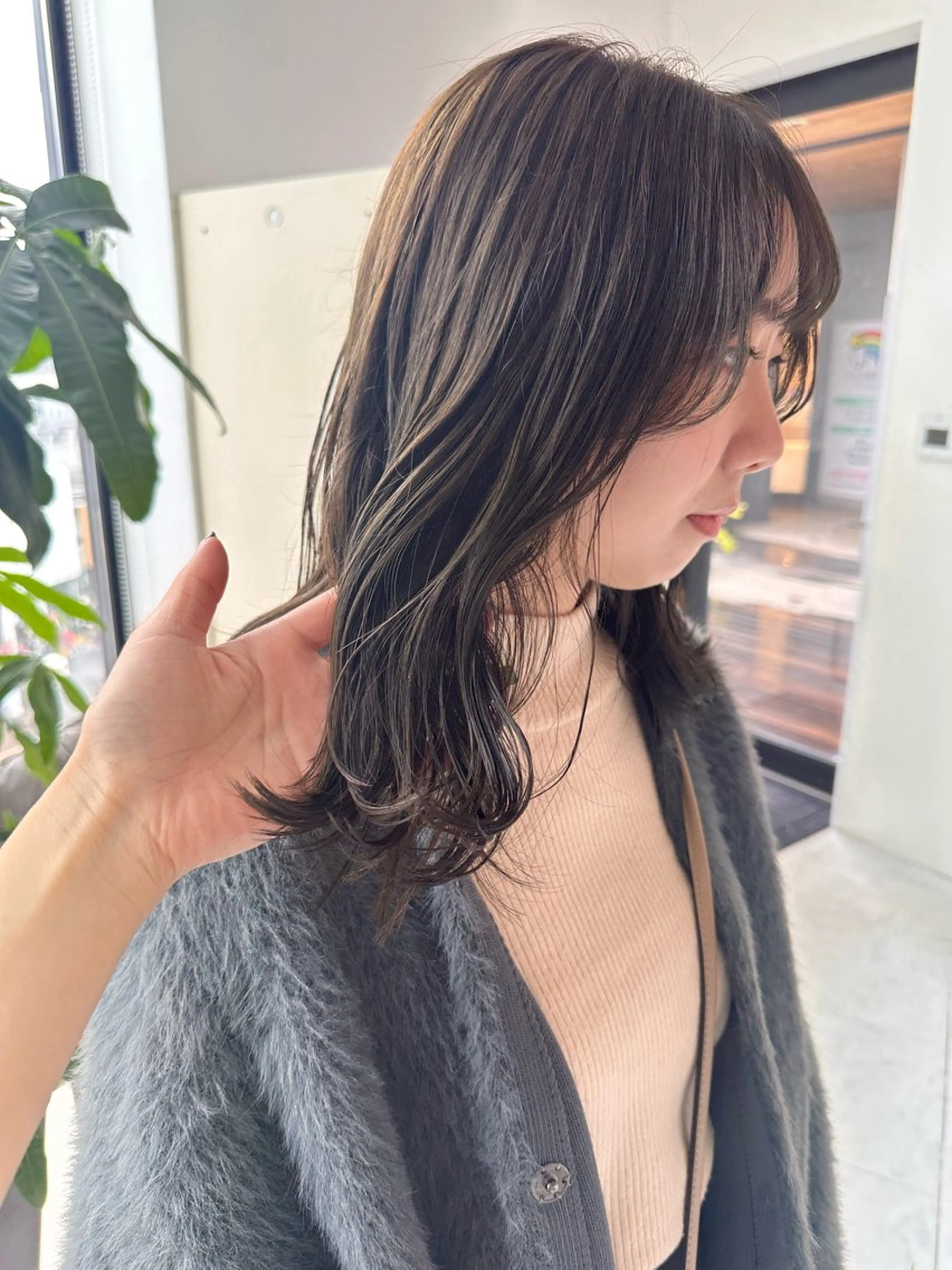 ミディアム カラー ベージュカラー グレージュ オリーブベージュ オリーブグレージュ オリーブグレー 柔らかいcolor 🌿harukaのヘアスタイル