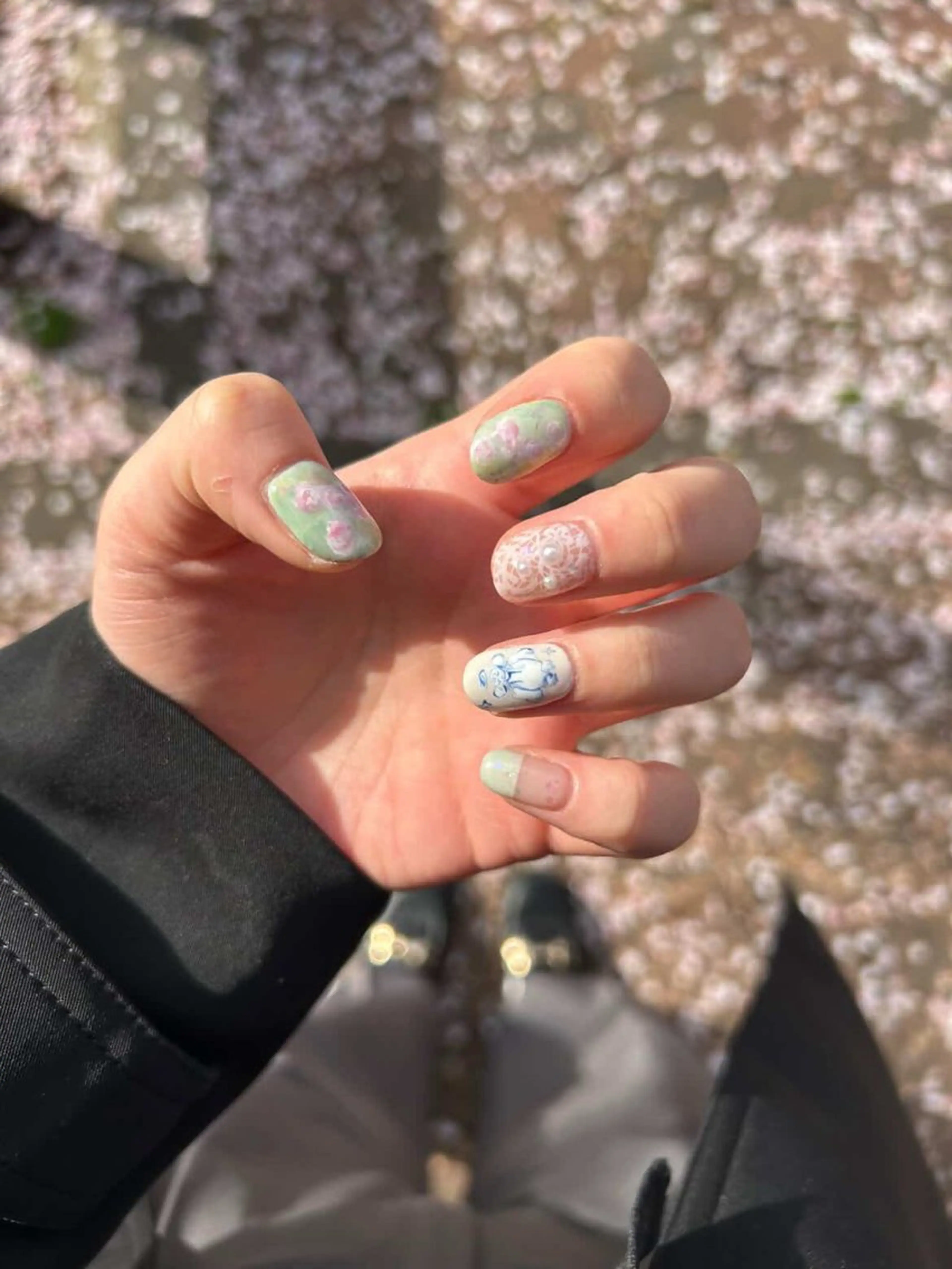 ネイル AMRITA omotesando所属・艶ｶﾗｰ･:*個性派 ﾈｲﾙ🦋mire-のネイルデザイン