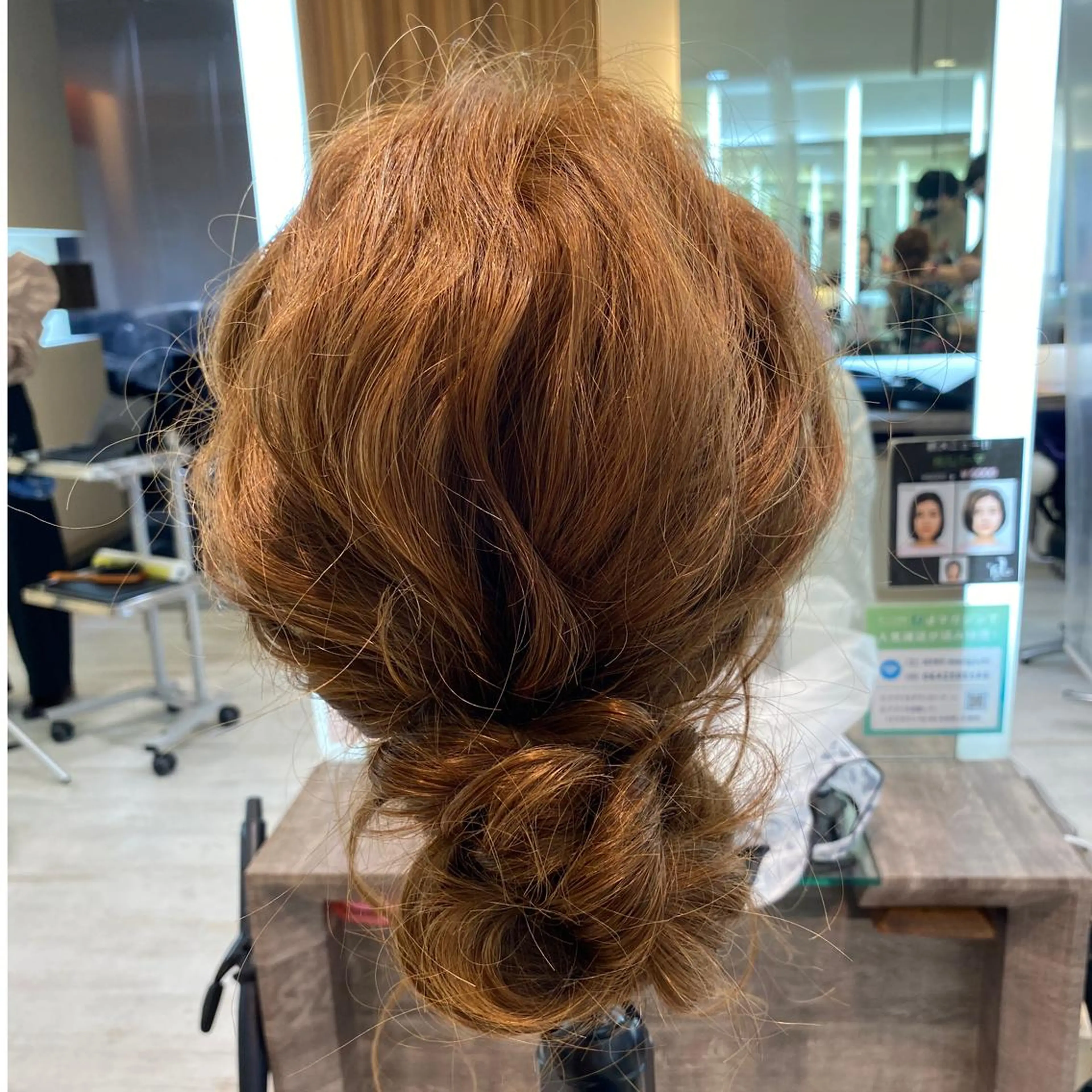 ロング お団子ヘア ベージュ/インナー カラー🤍Rieのヘアスタイル