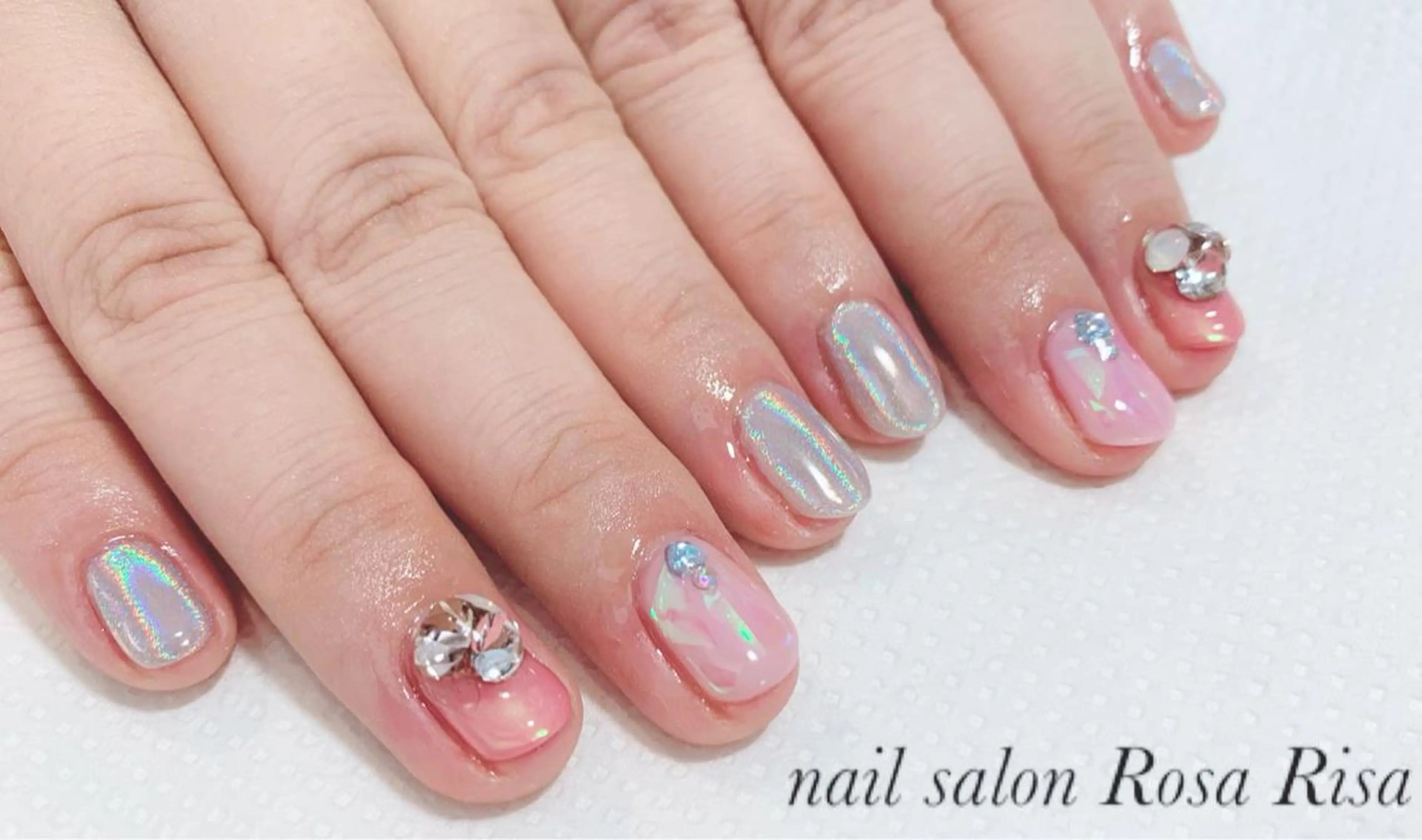 ショート ネイル オーロラネイル ミラーネイル ハンドネイル ネイルスタジオ シェイクユアハンズのネイルデザイン