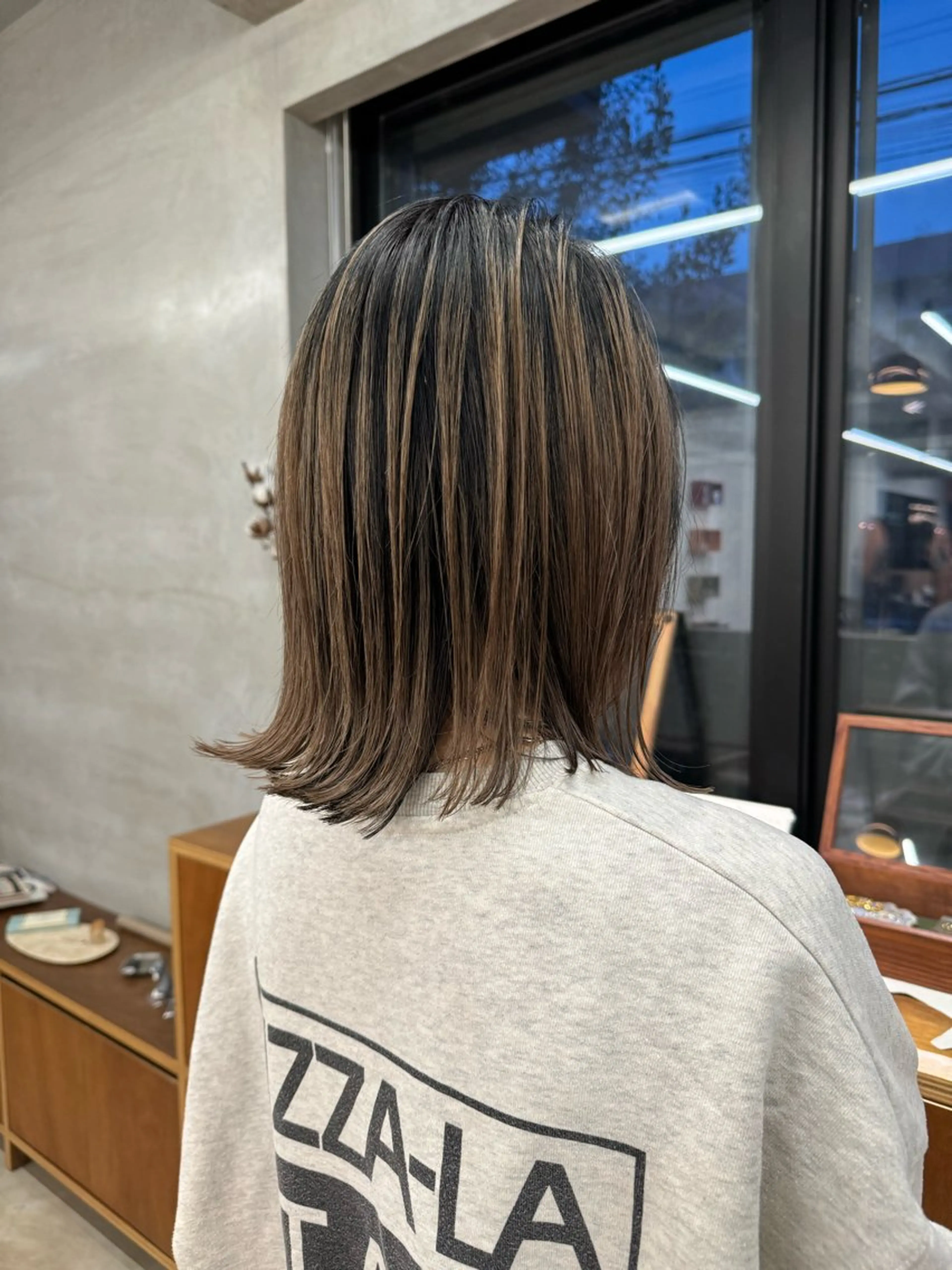 ミディアム 鶴井 美空のヘアスタイル