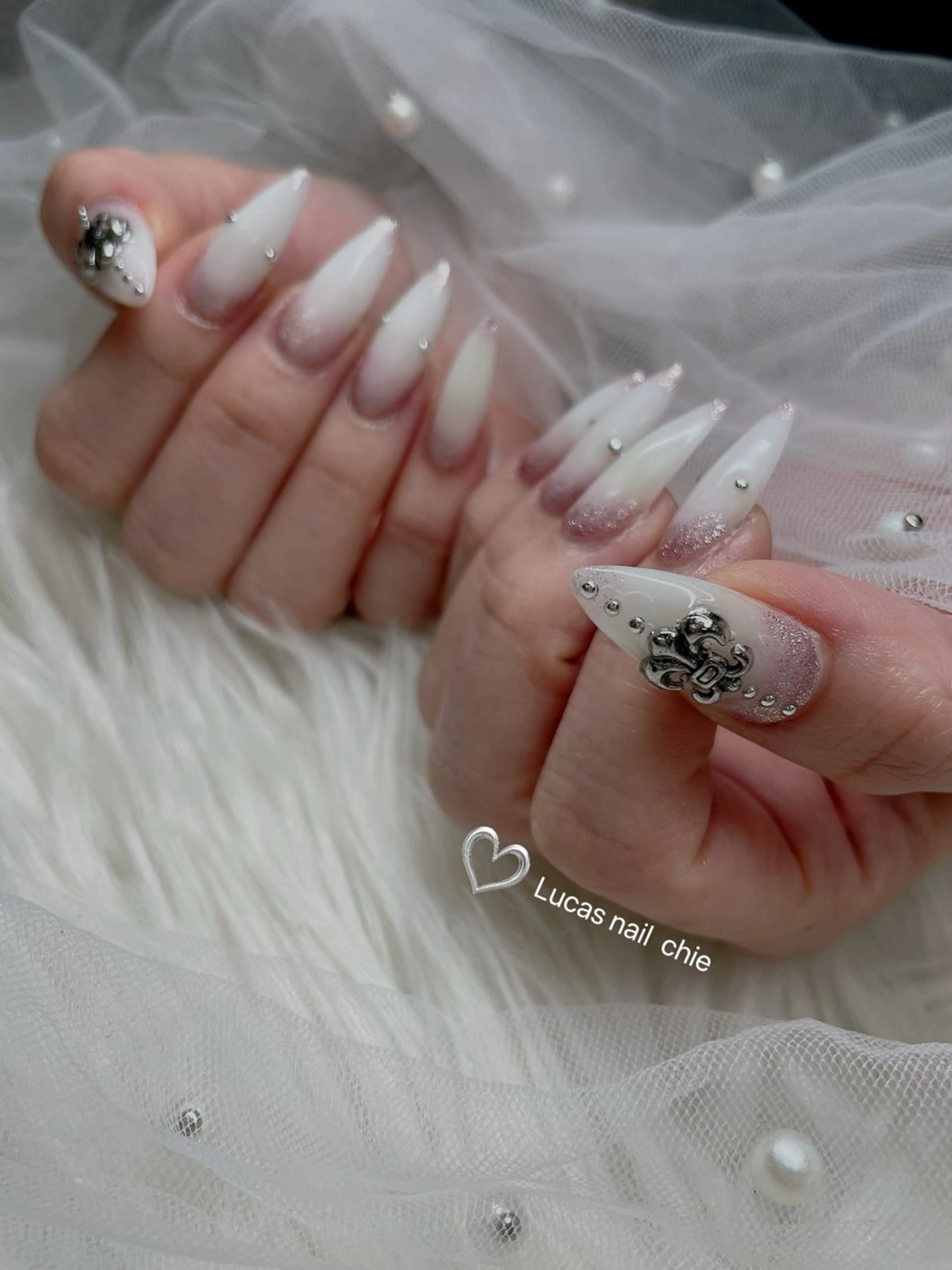 ネイル スカルプネイル シンプルネイル ホワイト ハンドネイル 南田 千絵のネイルデザイン