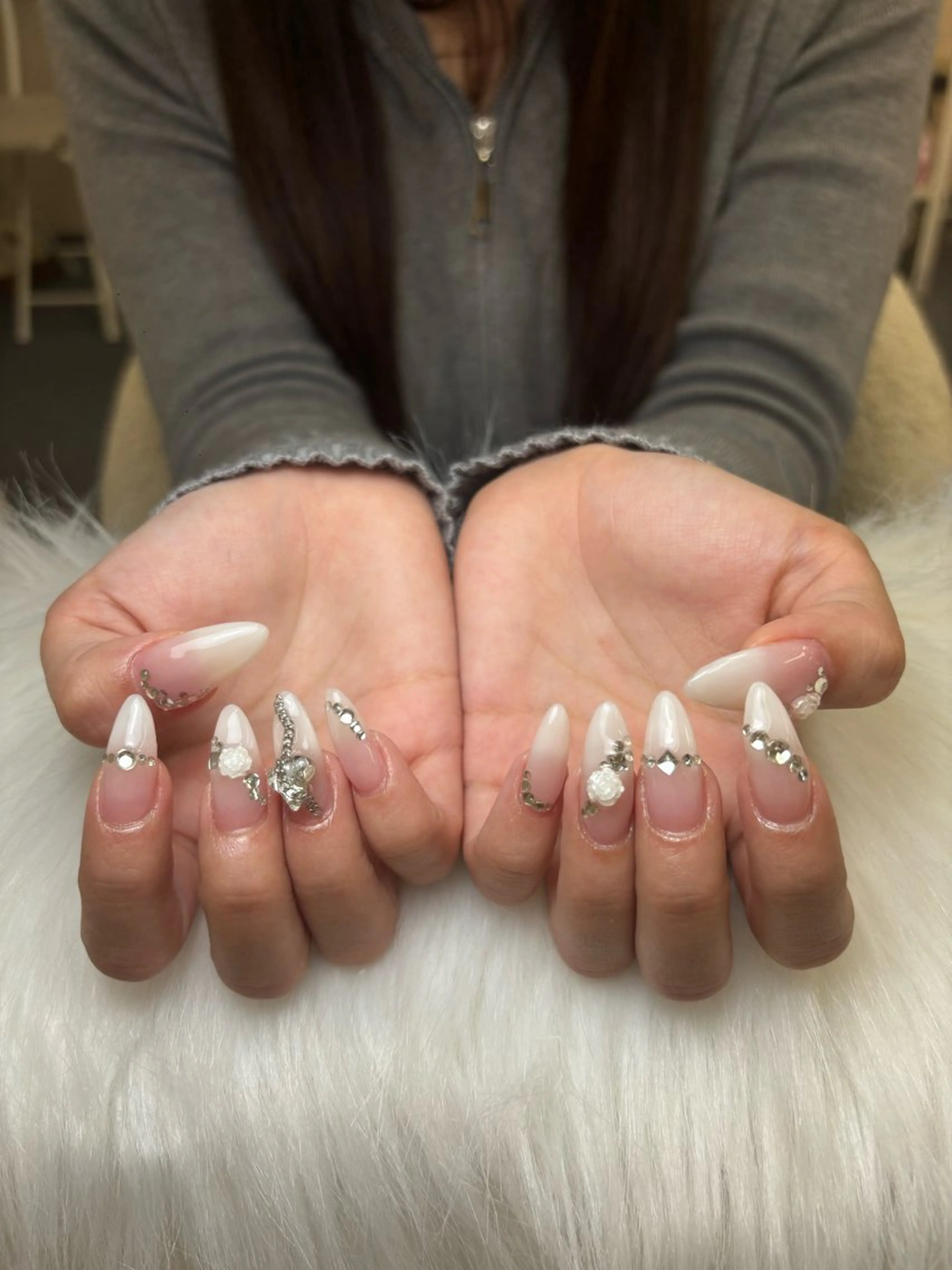 ネイル グラデーション キラキラネイル ワンカラーネイル 冬ネイル Jenn Nail Salonのネイルデザイン