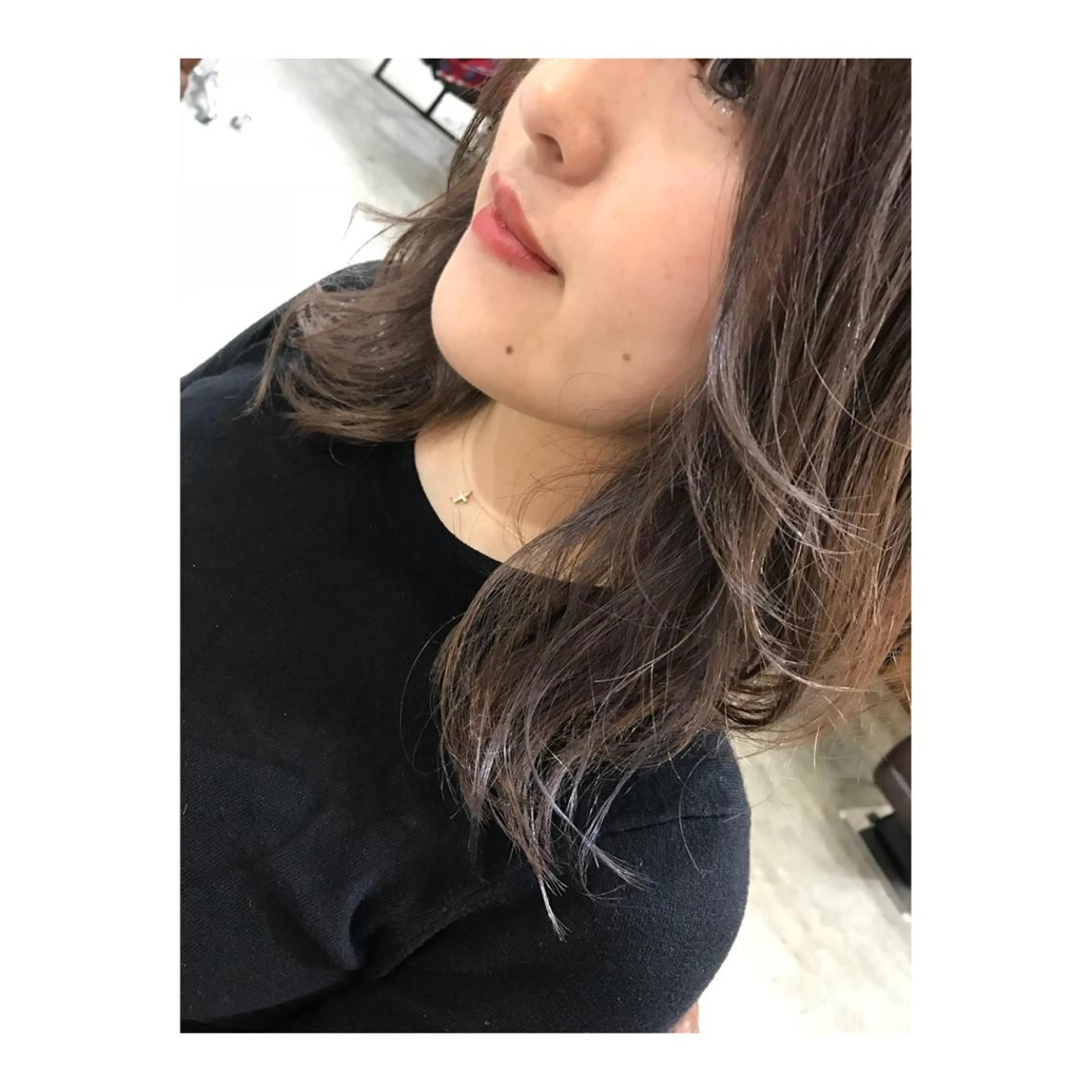 ミディアム カラー グレージュ 外ハネヘア 竹嶌 健吾のヘアスタイル