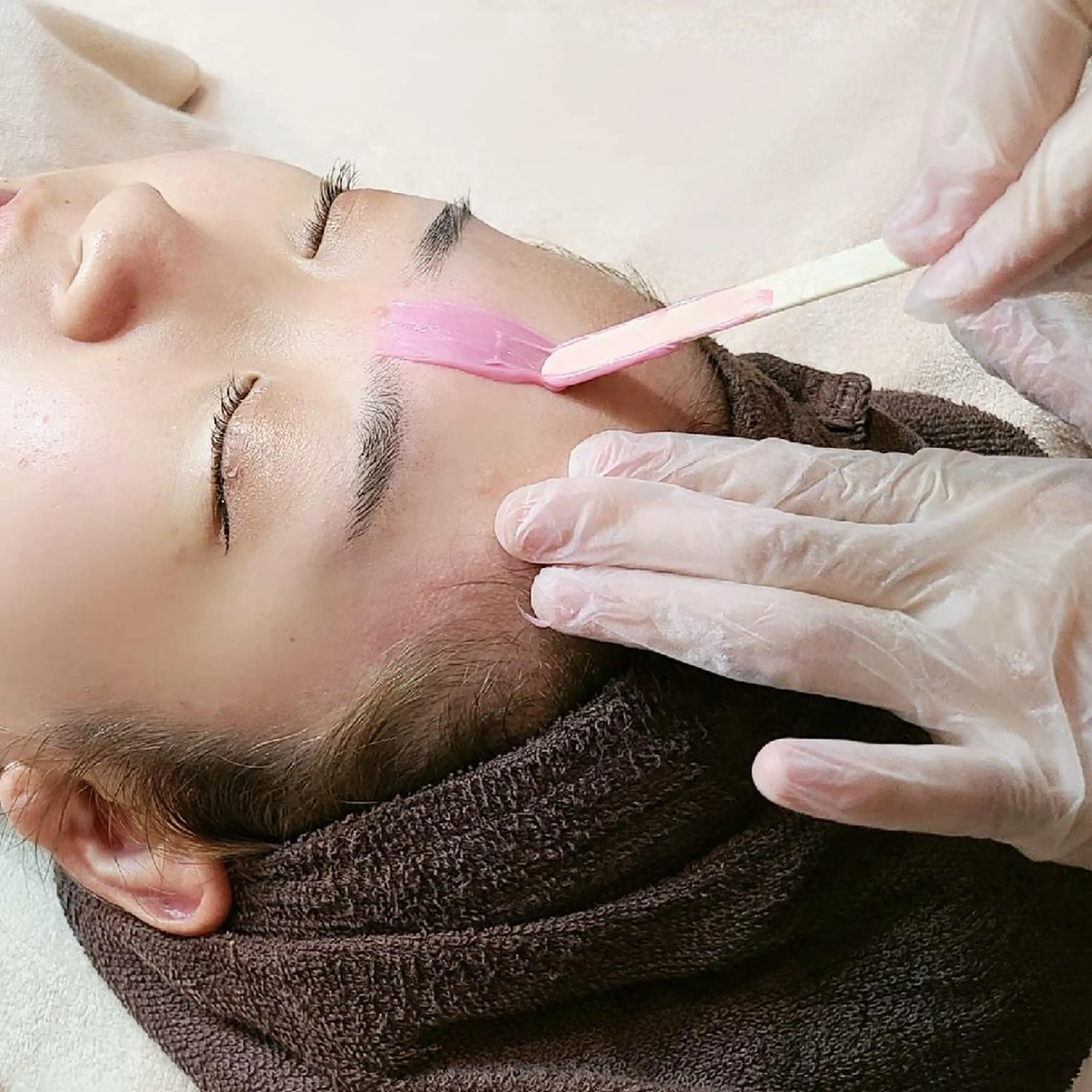 お顔のワックス脱毛(初回は炭酸パック付き♪)の写真