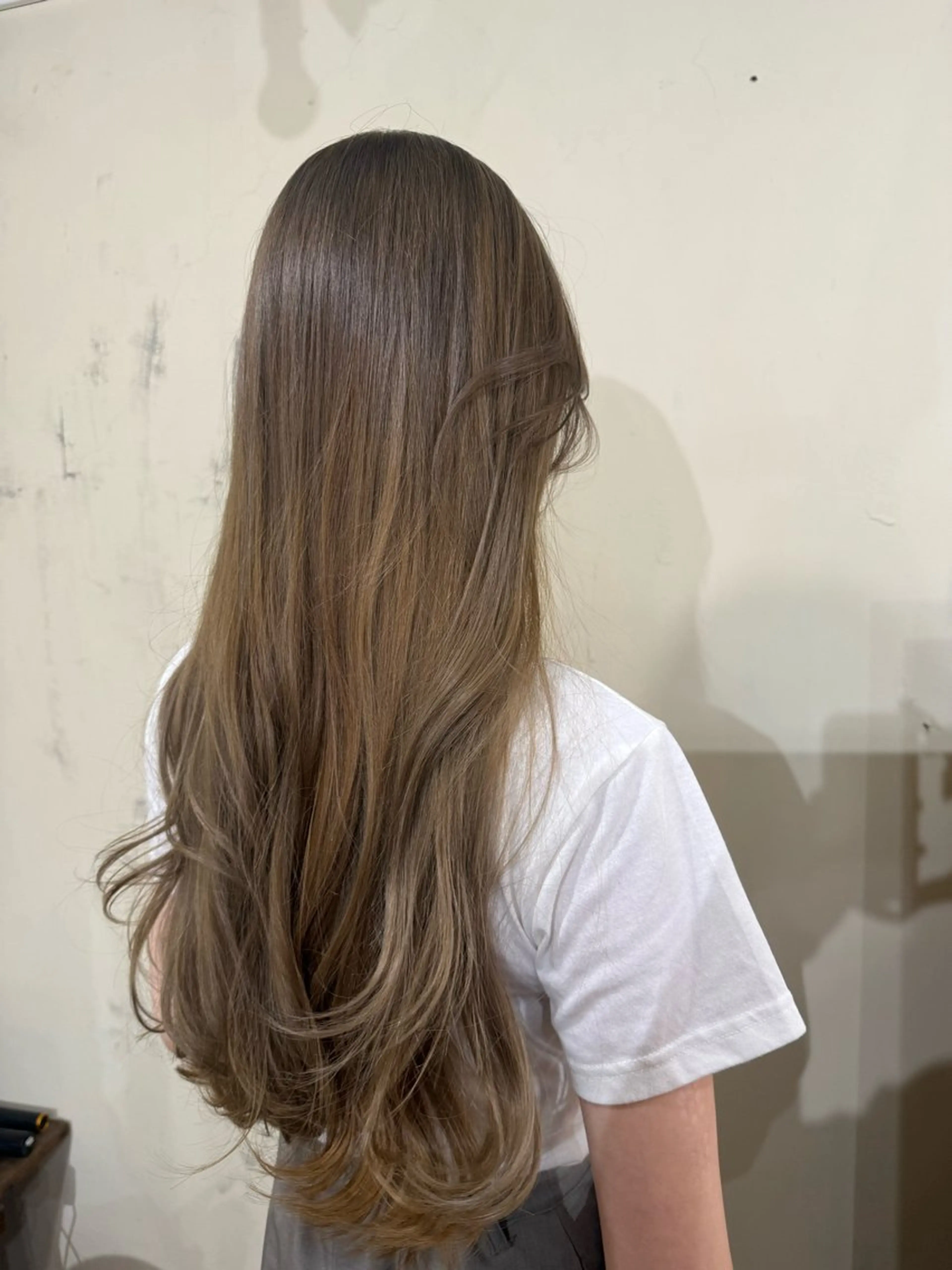 ロング カラー 松田 真のヘアスタイル