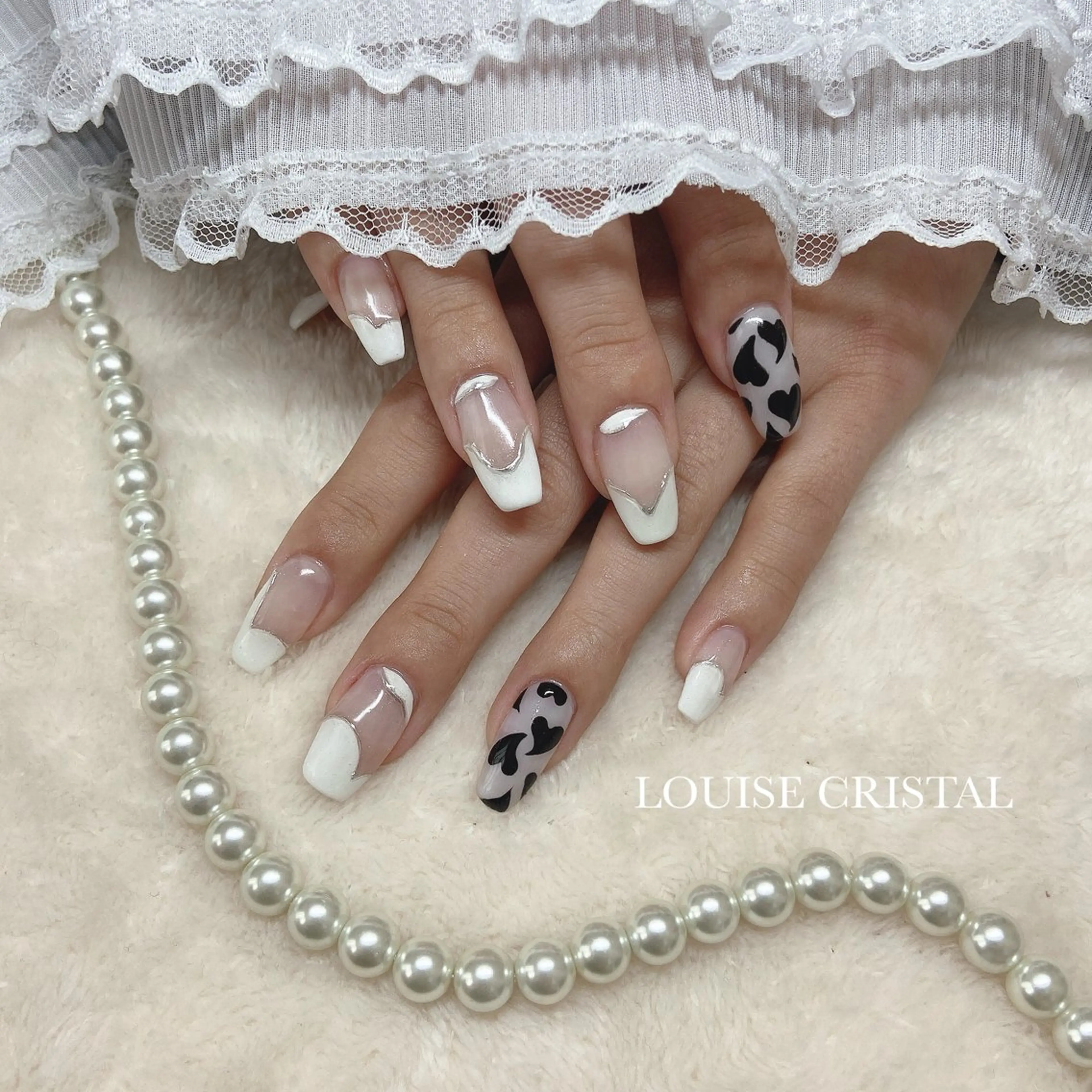 ネイル フレンチネイル ハンドネイル LOUISE CRYSTALのネイルデザイン