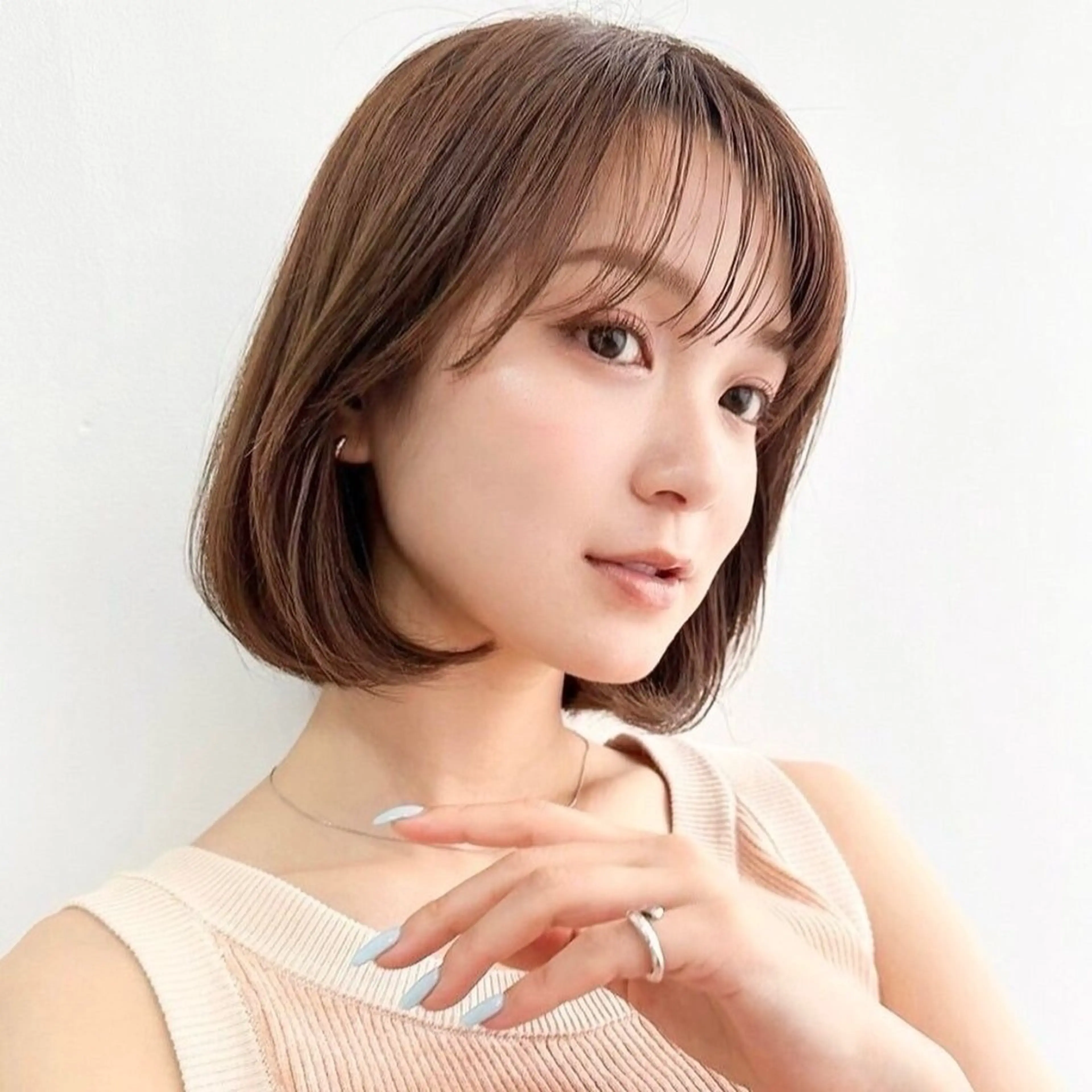 ミディアム カラー ショートボブ ミディアムパーマ バレイヤージュ ベージュカラー ブリーチ カット ヘアカラー トリートメント 新宿/髪質改善/ボブ 韓国レイヤー大重聖斗のヘアスタイル