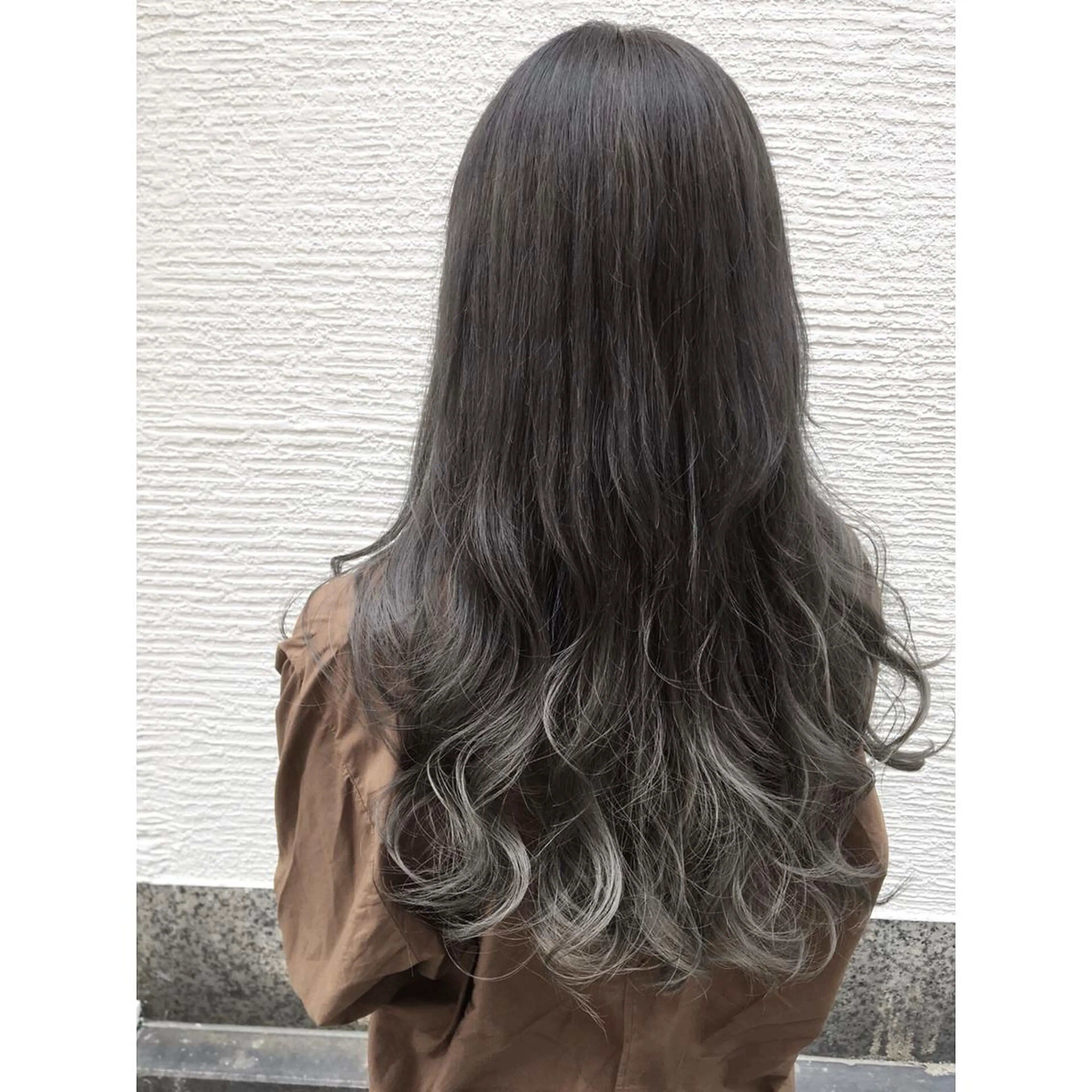 ロング カラー ブリーチ 透明感カラー グラデーションカラー グレージュ OFF YUYAのヘアスタイル