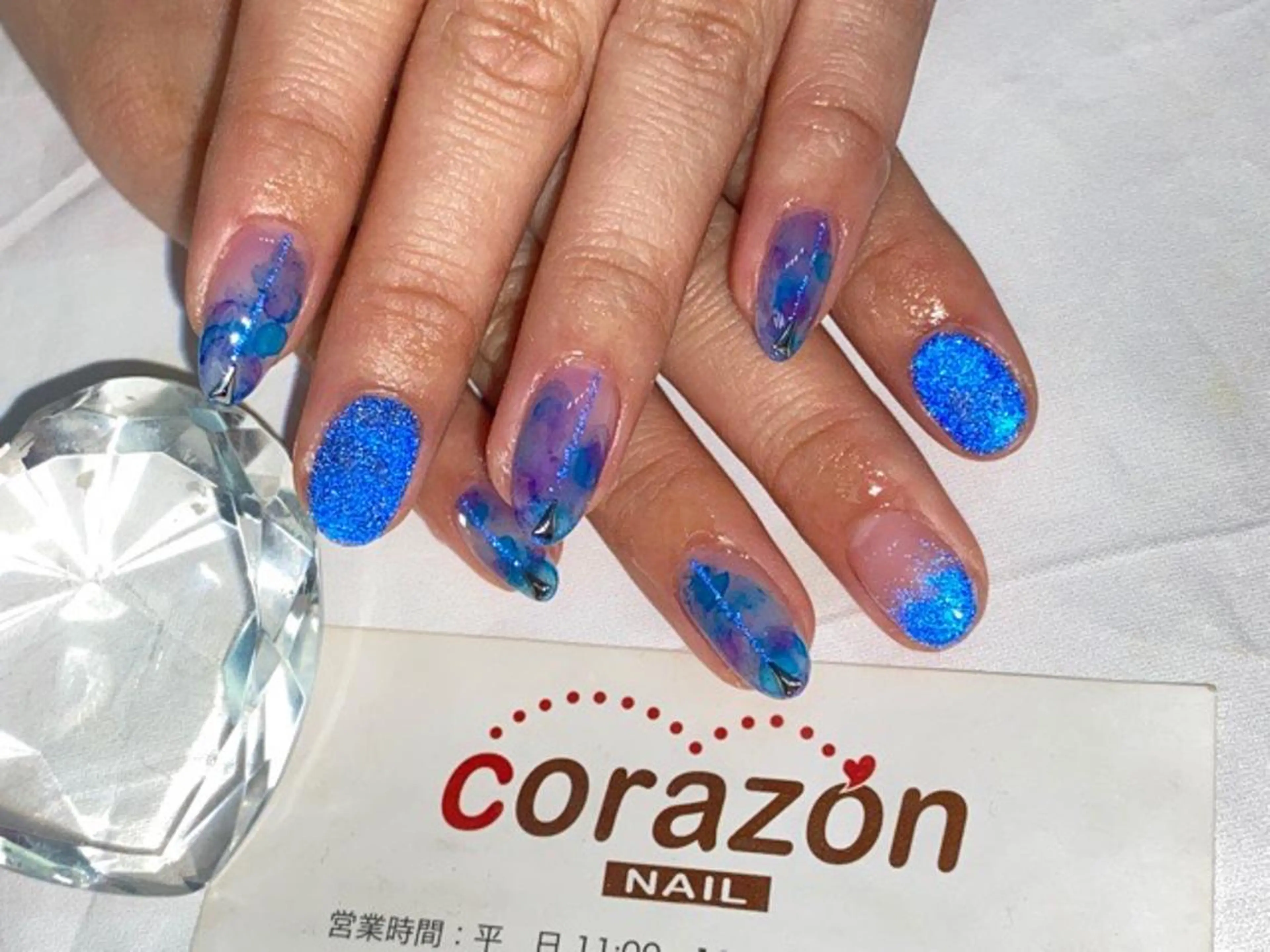 ネイル ブルー フラッシュネイル ラメ(グリッター) パープル corazon所属・ネイリスト aicoのネイルデザイン