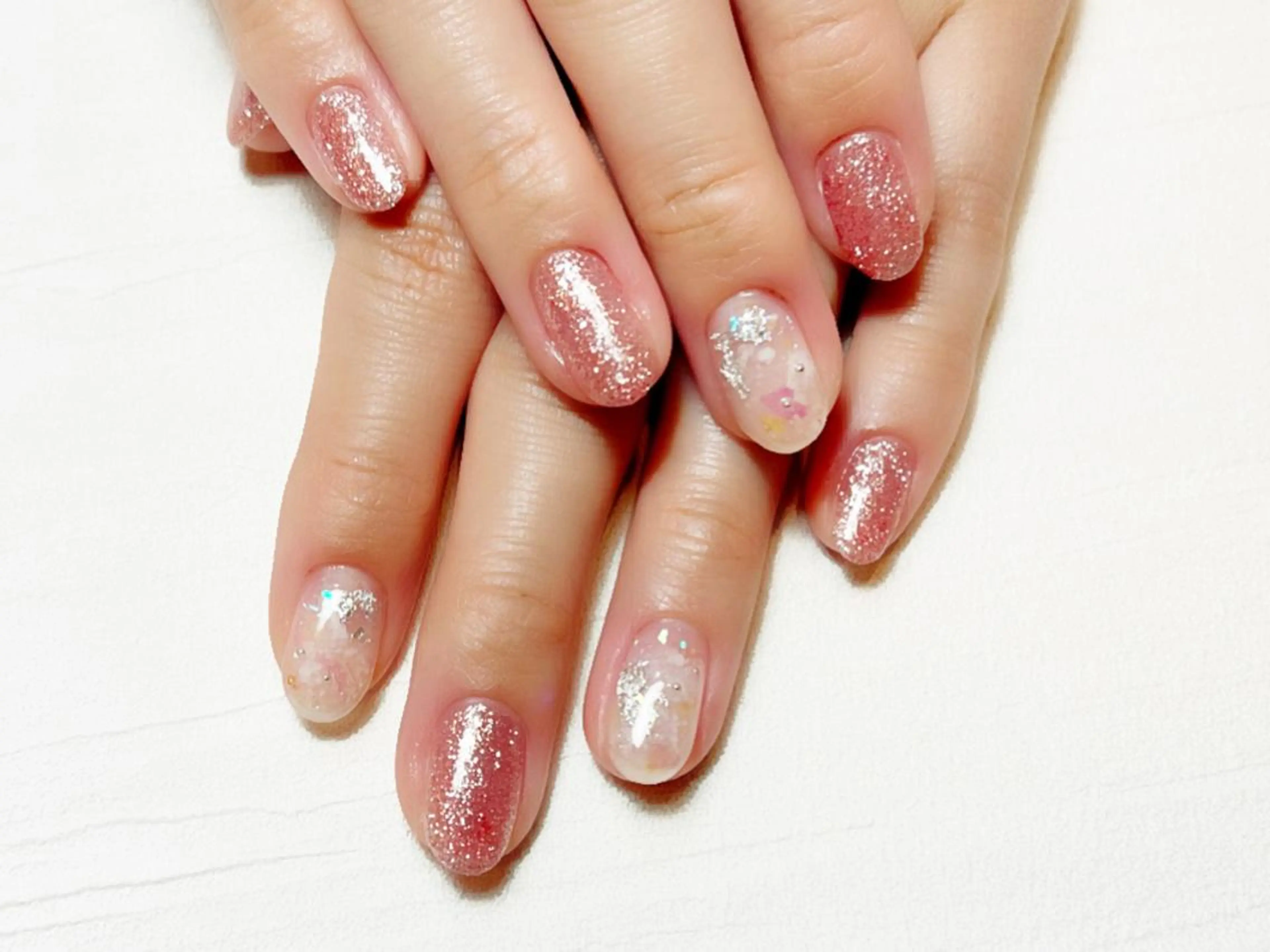 ネイル ラメ(グリッター) ピンク irono .のネイルデザイン