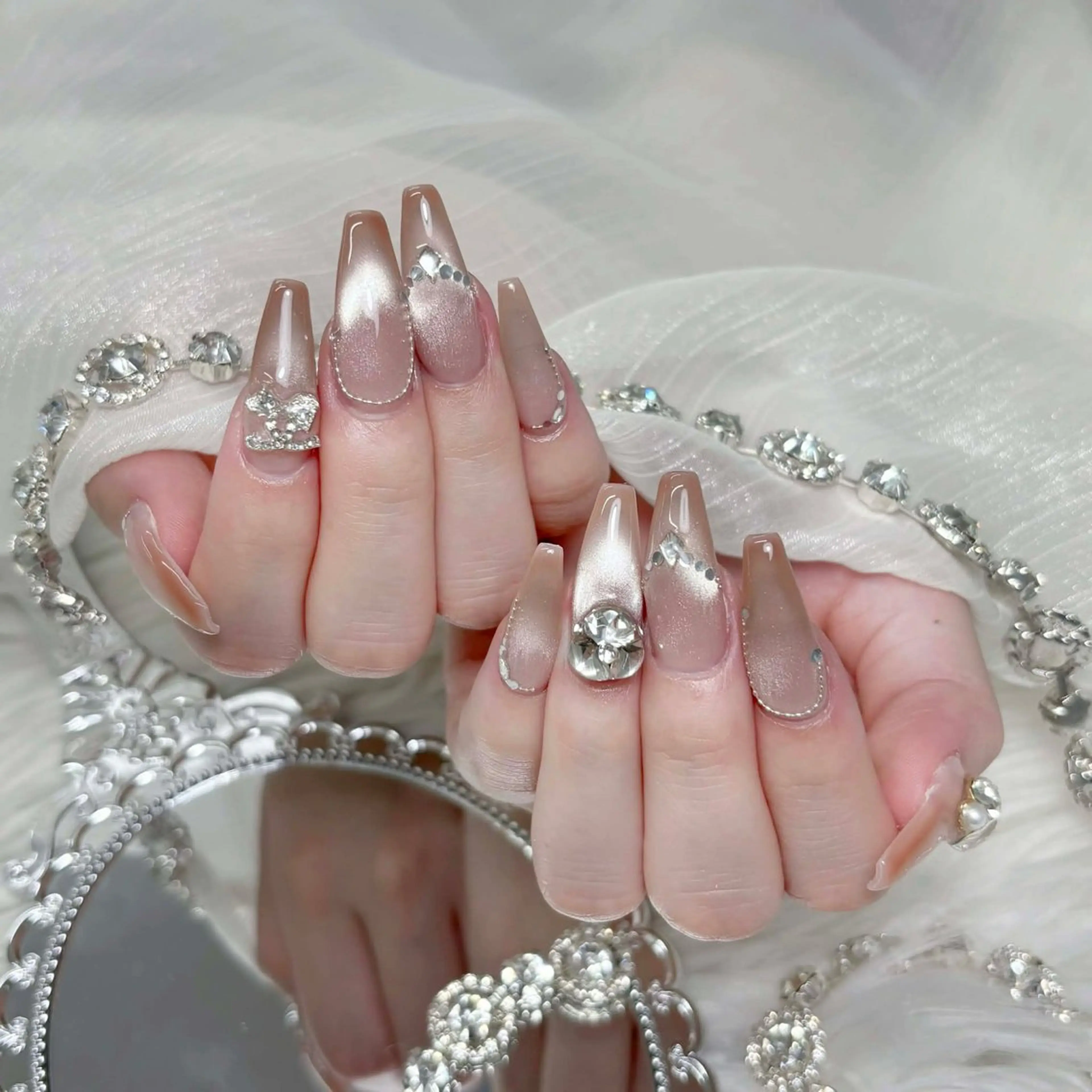 ネイル アートネイル フレンチネイル ジェルネイル ガーリー キラキラネイル ハンドネイル ハンドケア Nova Nail Shinsaiのネイルデザイン