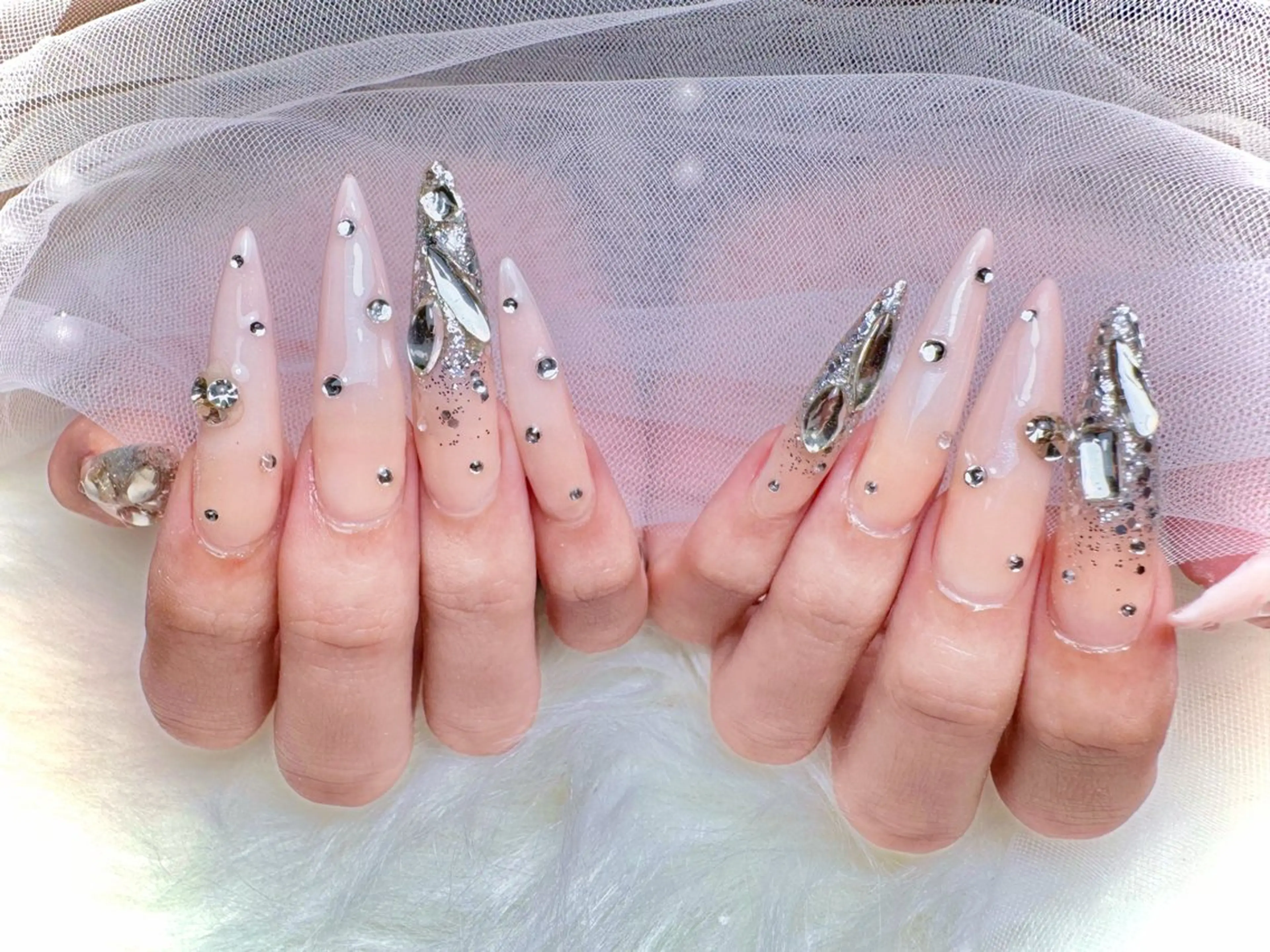 ネイル ブルー ロングネイル ストーンネイル ハンドネイル K&R Nail所属・Nail Salon K&Rのネイルデザイン