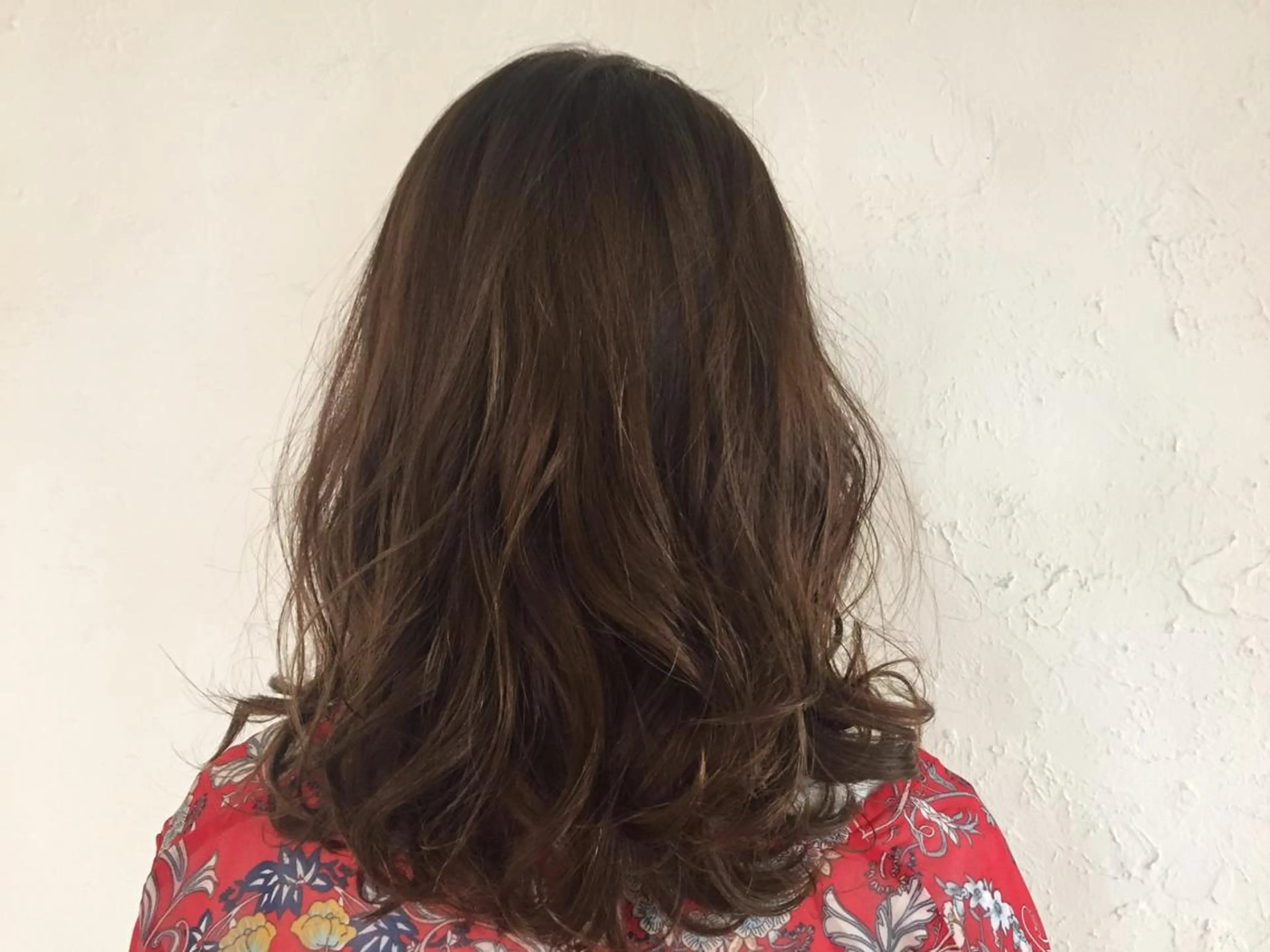 ミディアム カラー パーマ グレージュ ハイライトカラー ハイライト 伊藤 優希のヘアスタイル