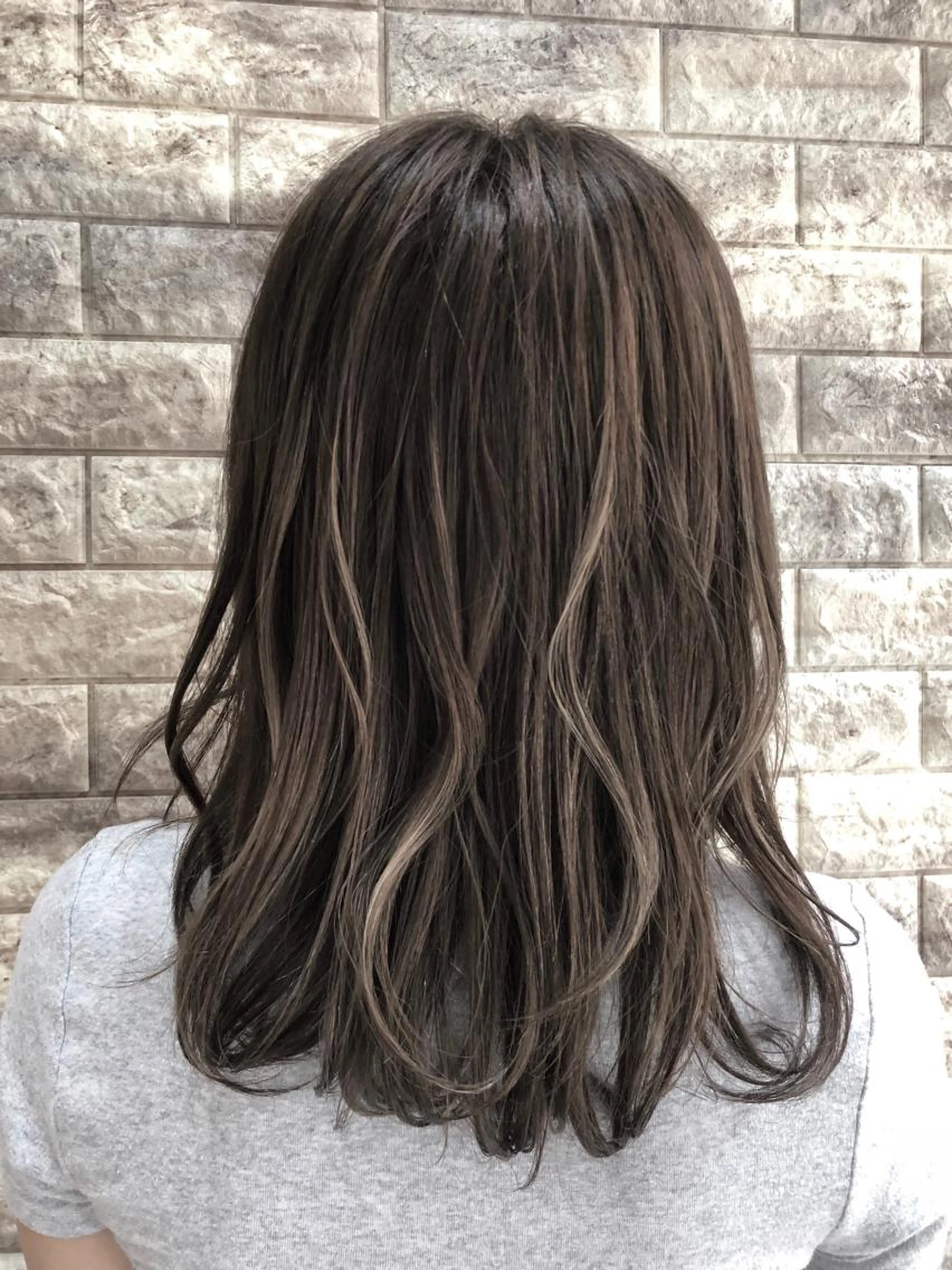 ✨平日のみ✨ケアブリーチでハイライトカラの写真