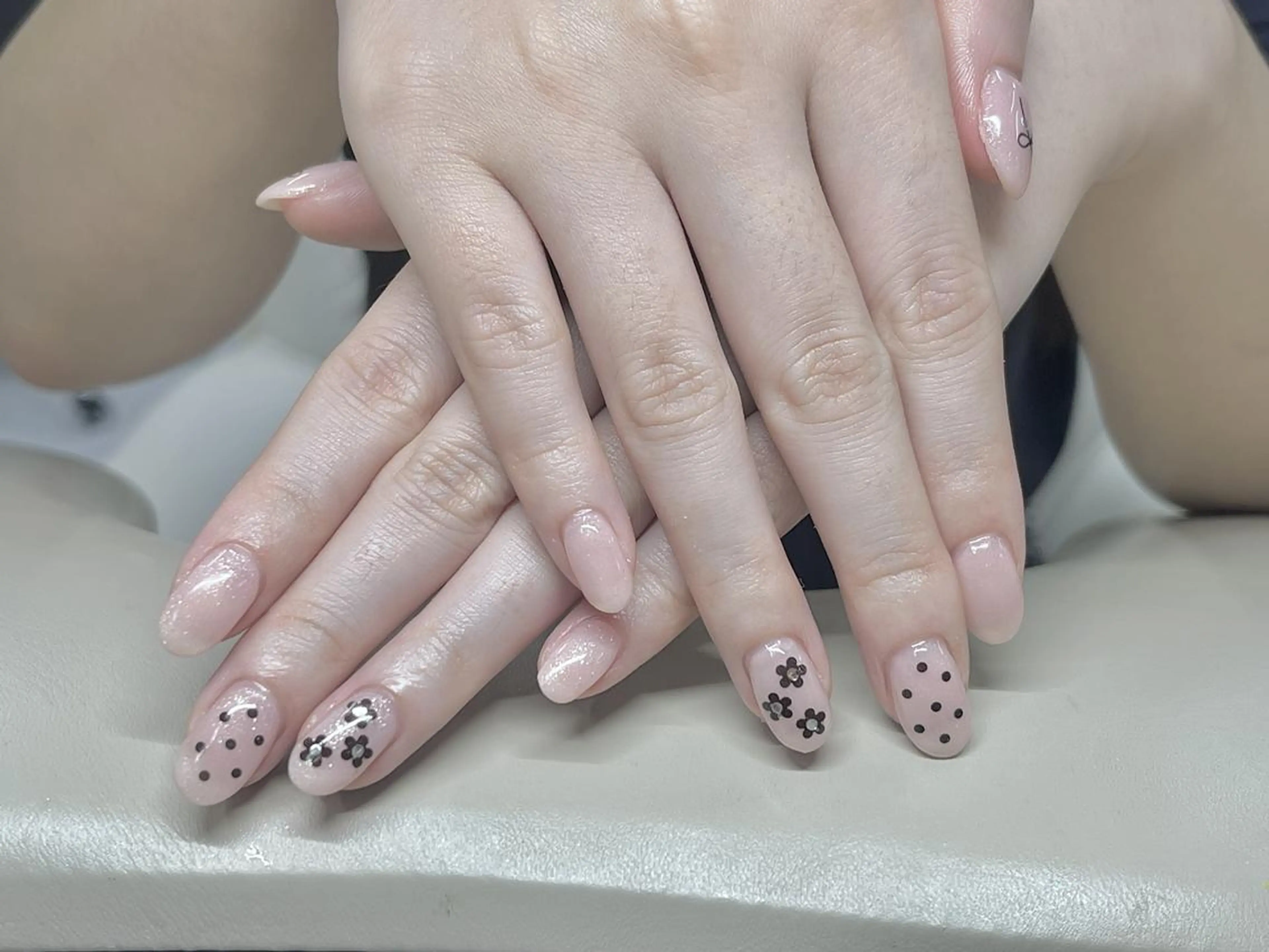 ネイル 長さ出し ジェルネイル 韓国ネイル ラメ(グリッター) ラメグラデーション ダイ ゲンゲンのネイルデザイン