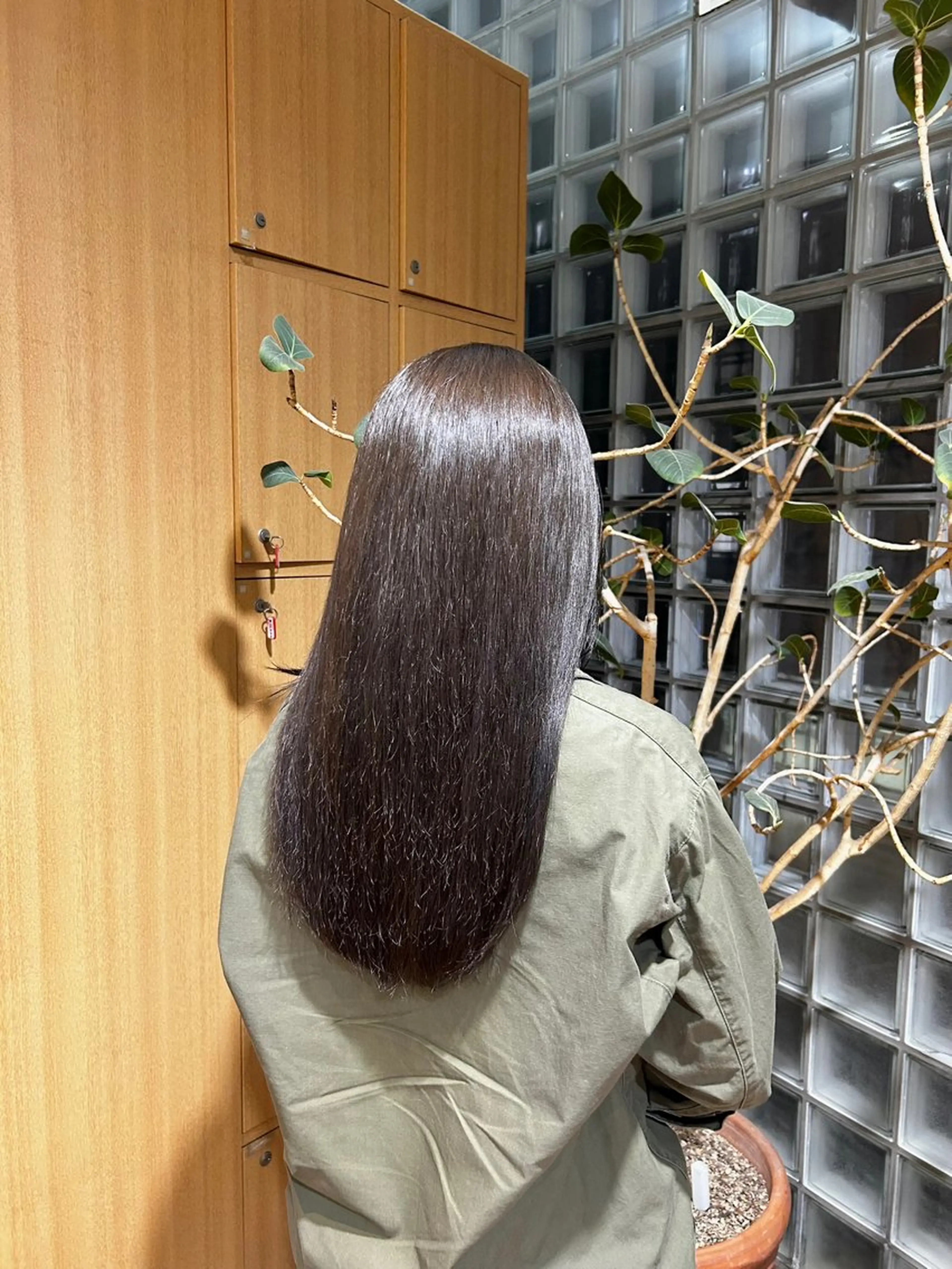 ロング カラー 透明感カラー グレージュ オリーブグレージュ オリーブグレー ヘアカラー Koki☘️/ メンズ特化のヘアスタイル