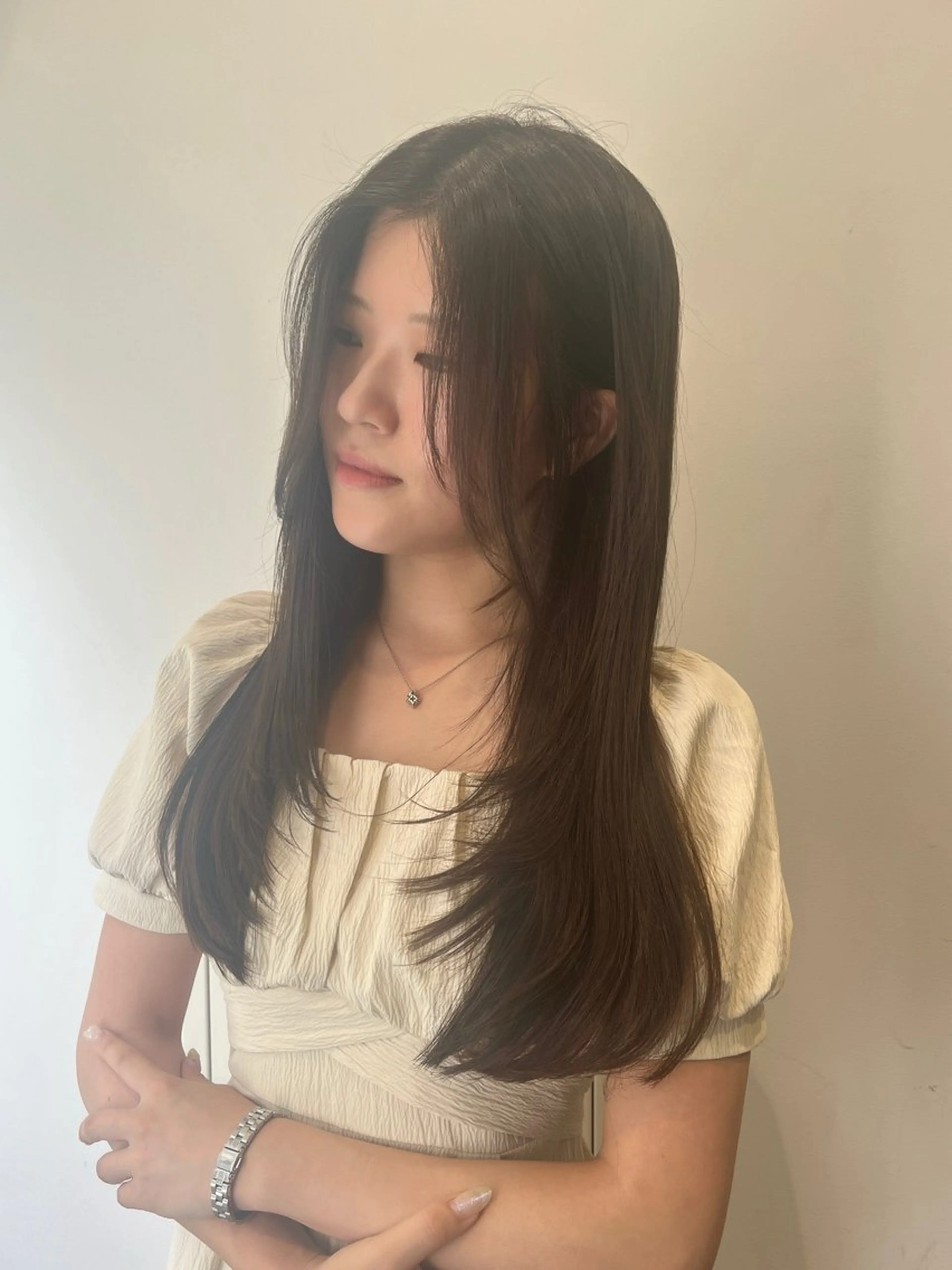 ロング カラー ブリーチ ダブルカラー イルミナカラー ブリーチなしカラー 髪質改善 顔周りレイヤーカット 透明感カラー達冨のヘアスタイル