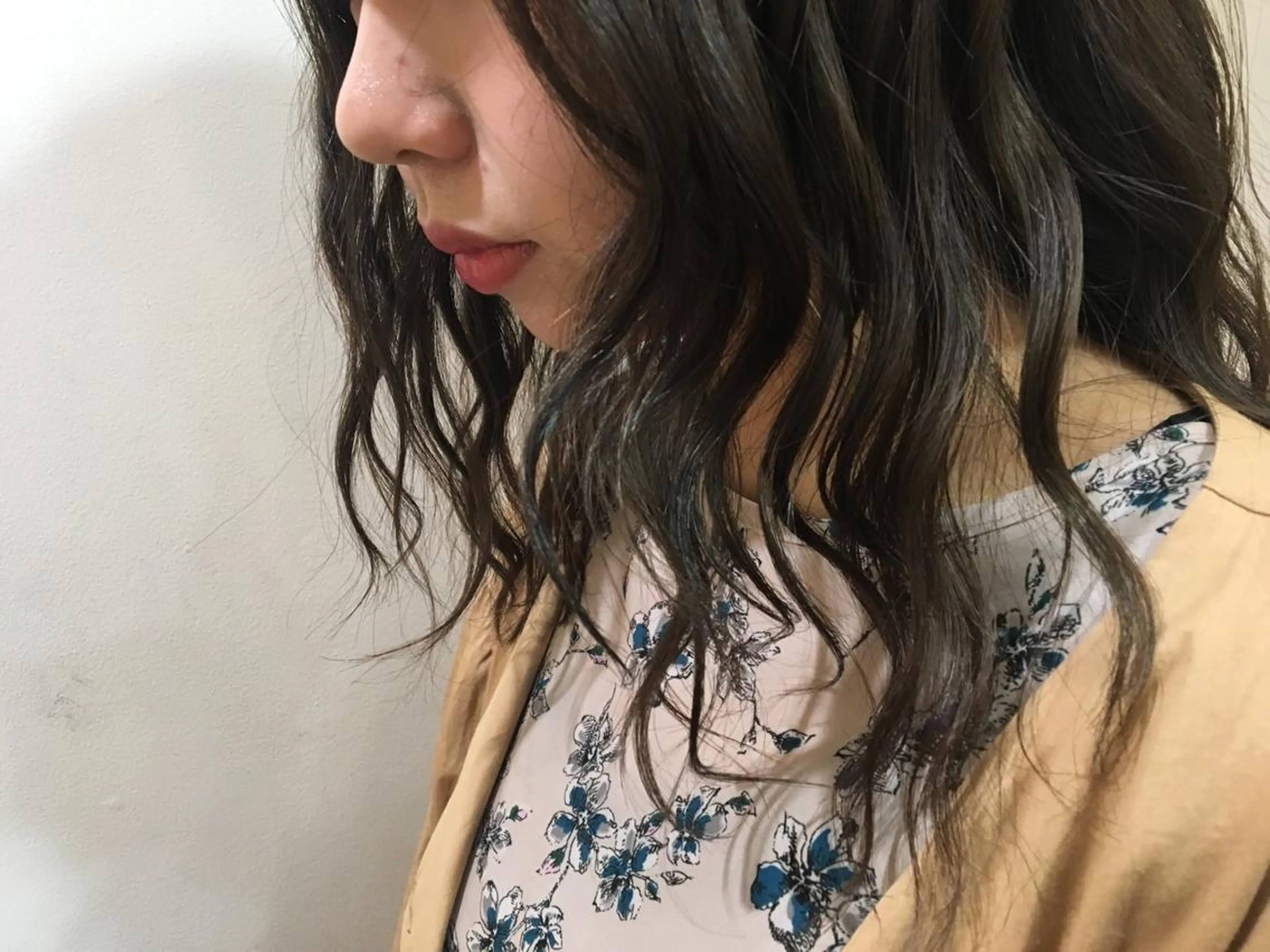 ミディアム カラー 丸山 亜加理のヘアスタイル