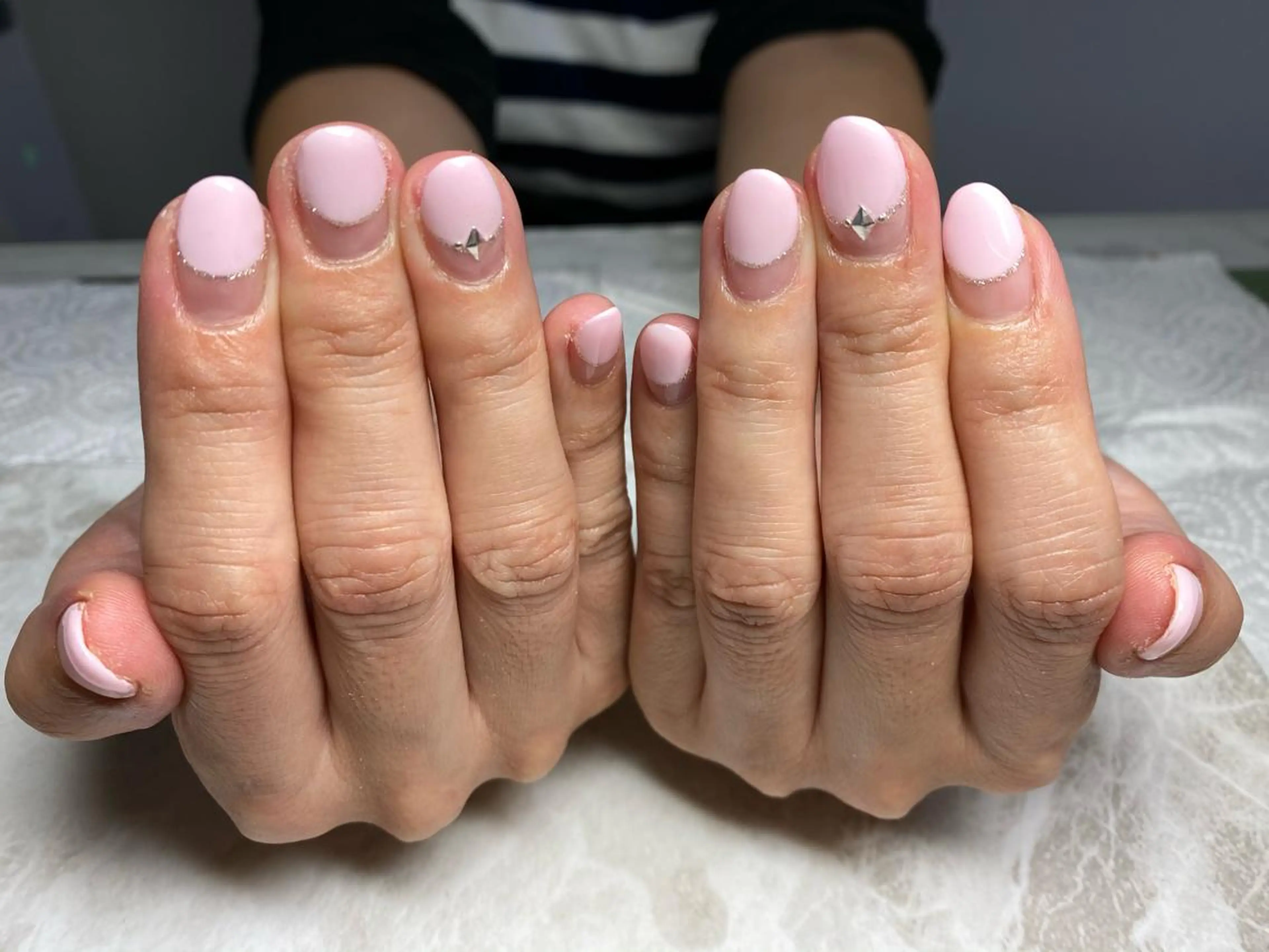 ネイル ストーンネイル ネイルPetit Ribbonのネイルデザイン