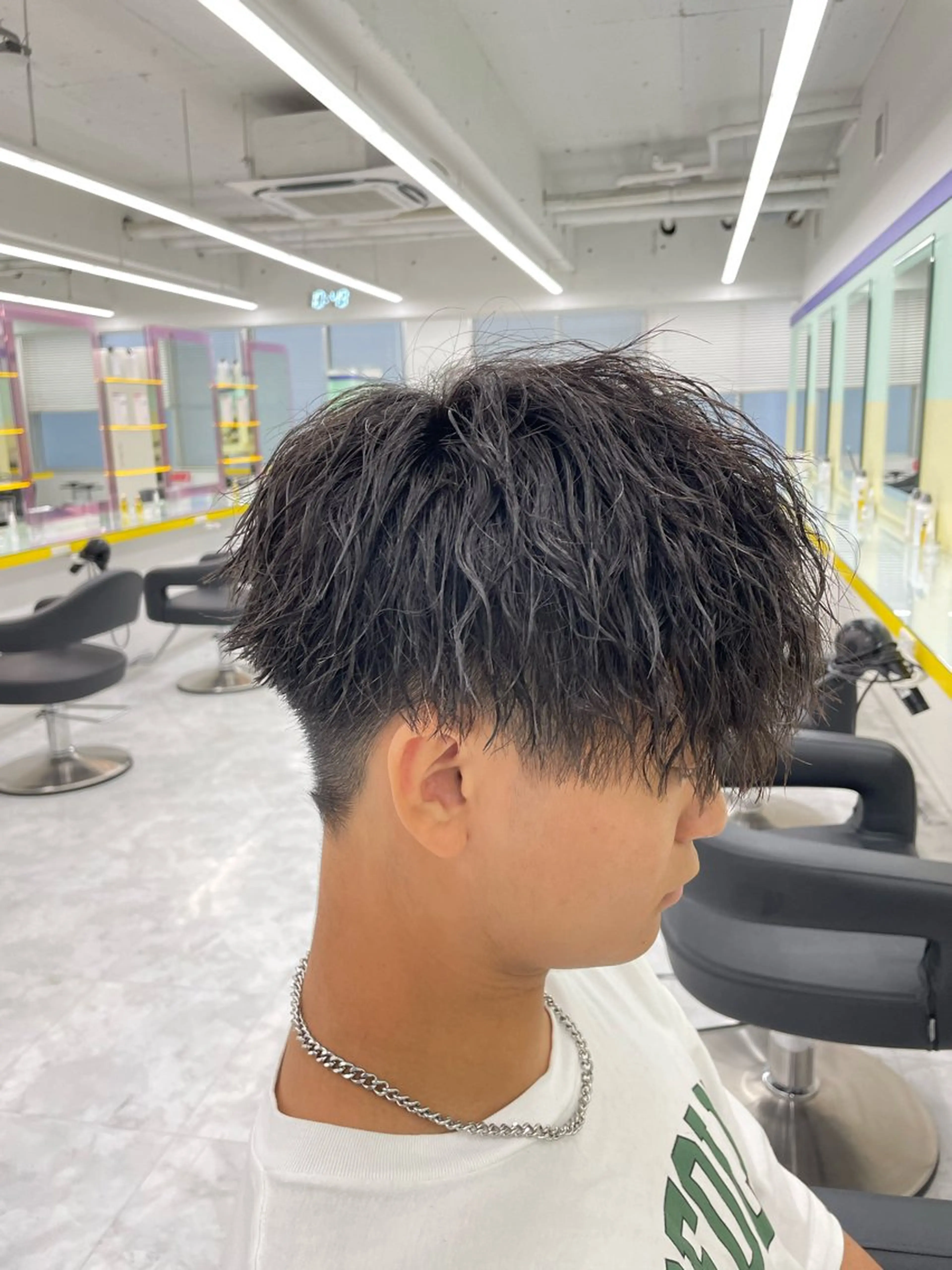 セミロング パーマ ヘアアレンジ メンズ メンズパーマ セミロングパーマ 顔まわりカット の達人のヘアスタイル