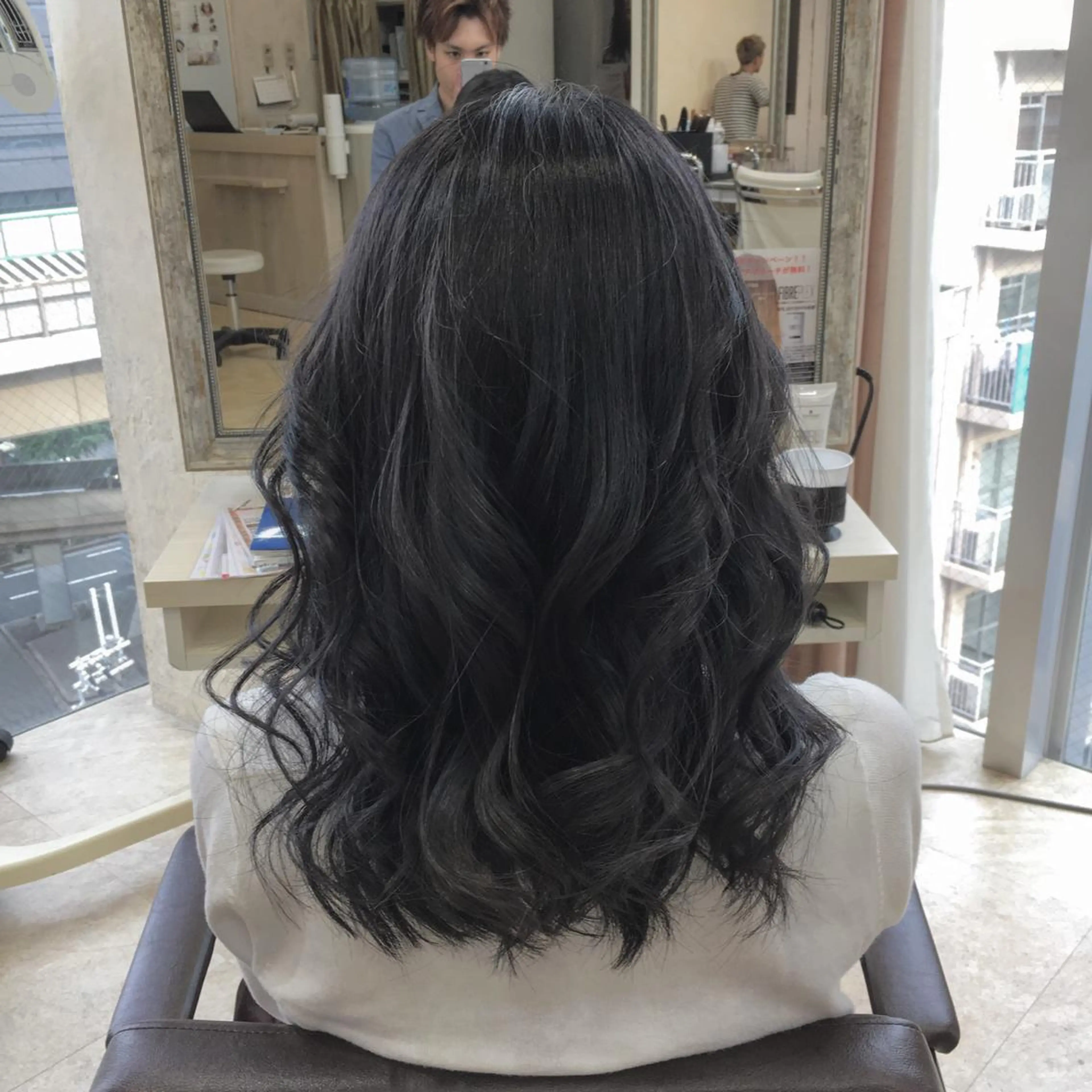 ミディアム カラー パーマ ヘアアレンジ メンズ キッズ ネイル マツエク・マツパ センターパート マッシュ アッシュ グラデーションカラー ナチュラル 角床直哉 カラーカットNO 1のヘアスタイル