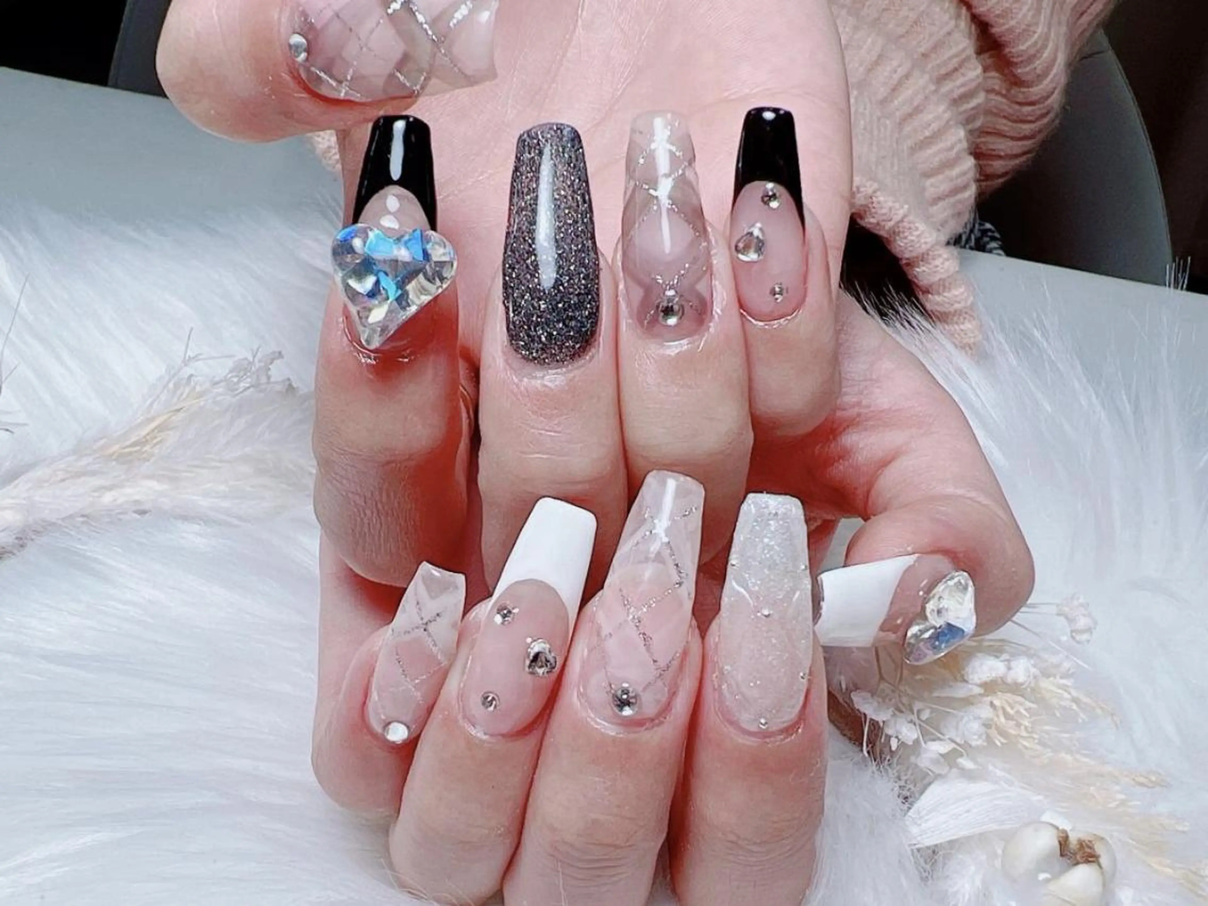 メンズ ネイル アートネイル フレンチネイル ジェルネイル キラキラネイル パラジェル ハンドネイル フットネイル Bloom kabukiのネイルデザイン