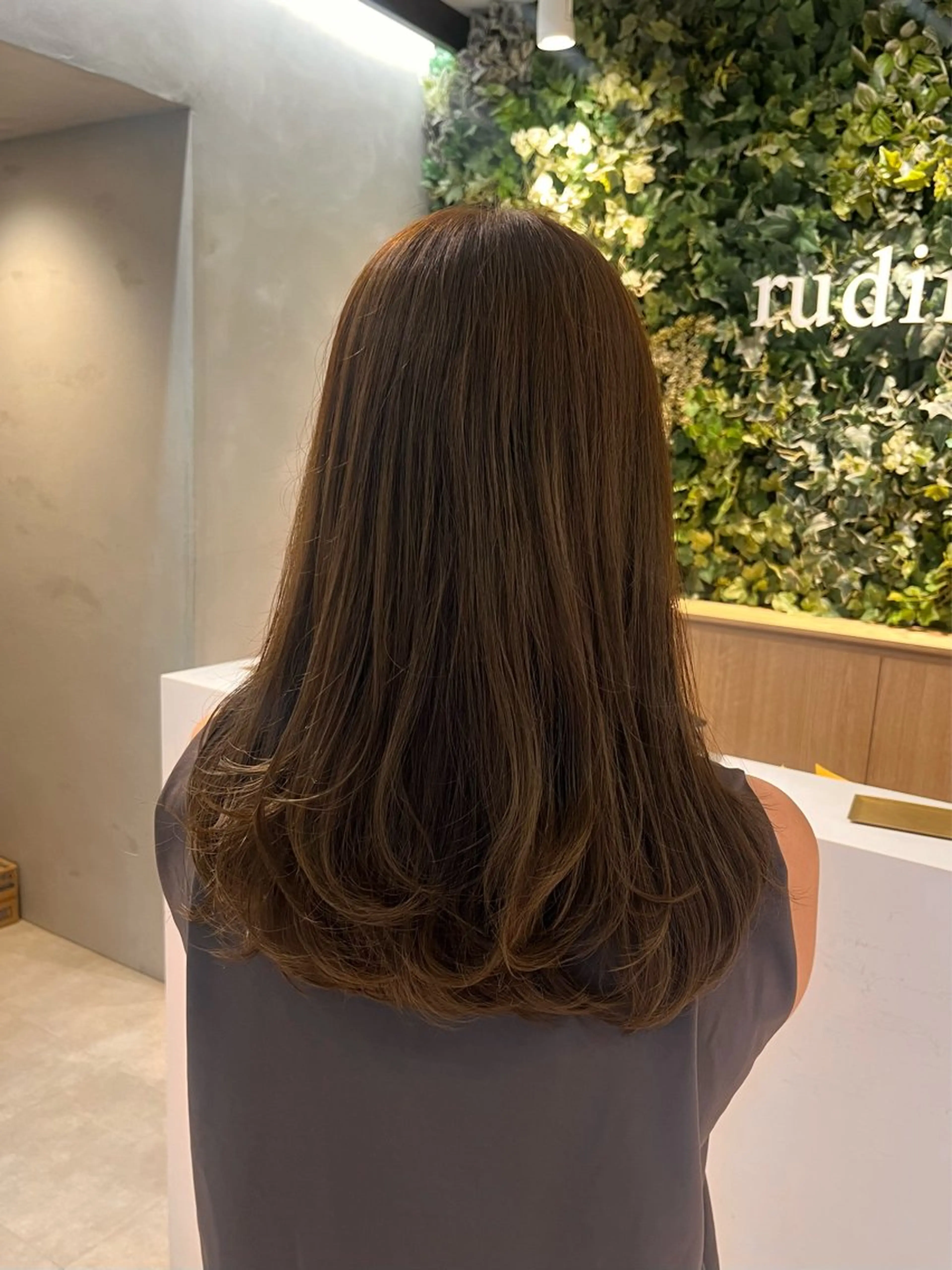 セミロング レイヤーカット 田中 もも🍑のヘアスタイル