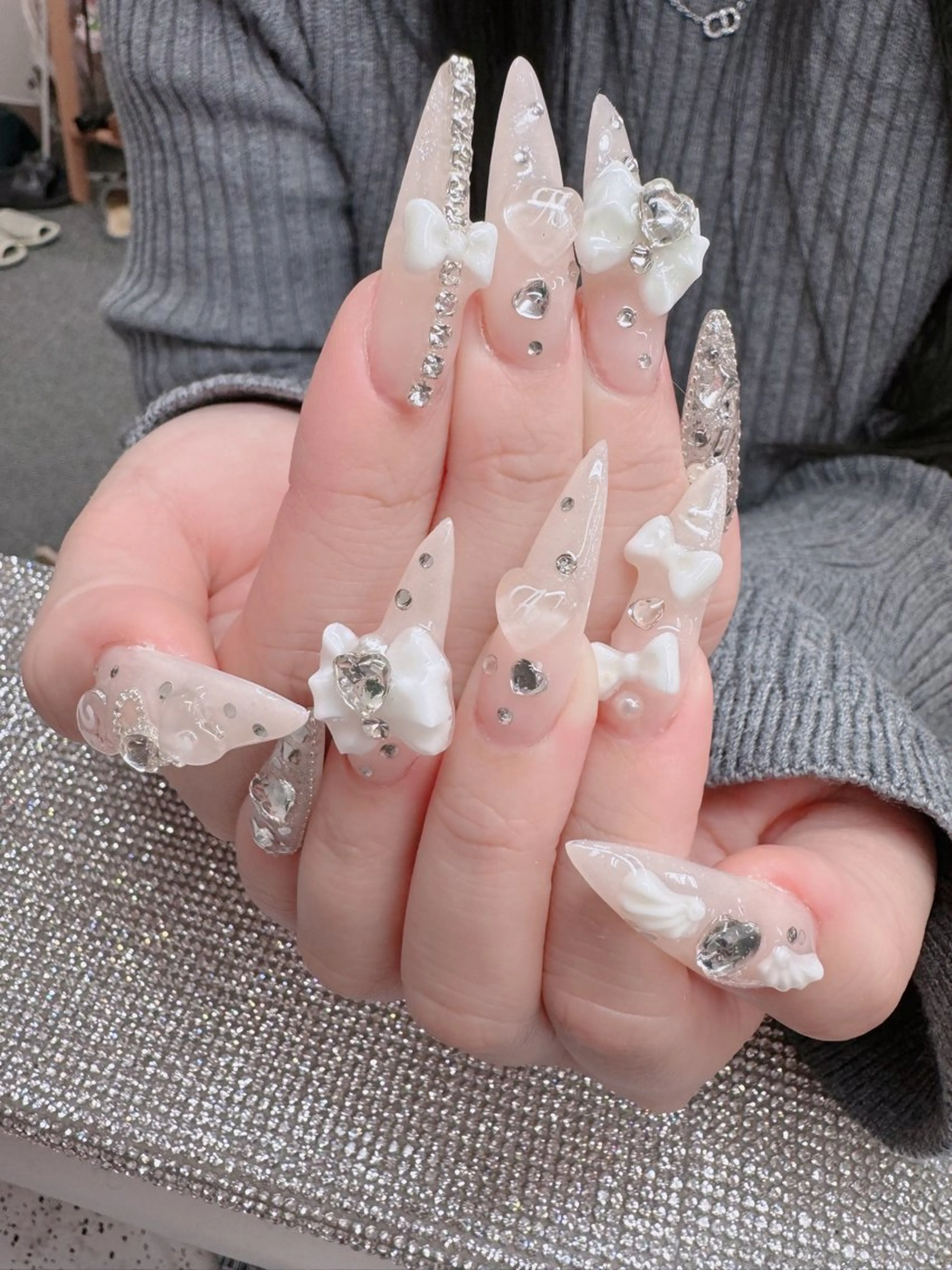 ネイル オーロラネイル フレンチネイル ジェルネイル ハロウィン キラキラネイル ハンドネイル H.baby Nail Salonのネイルデザイン