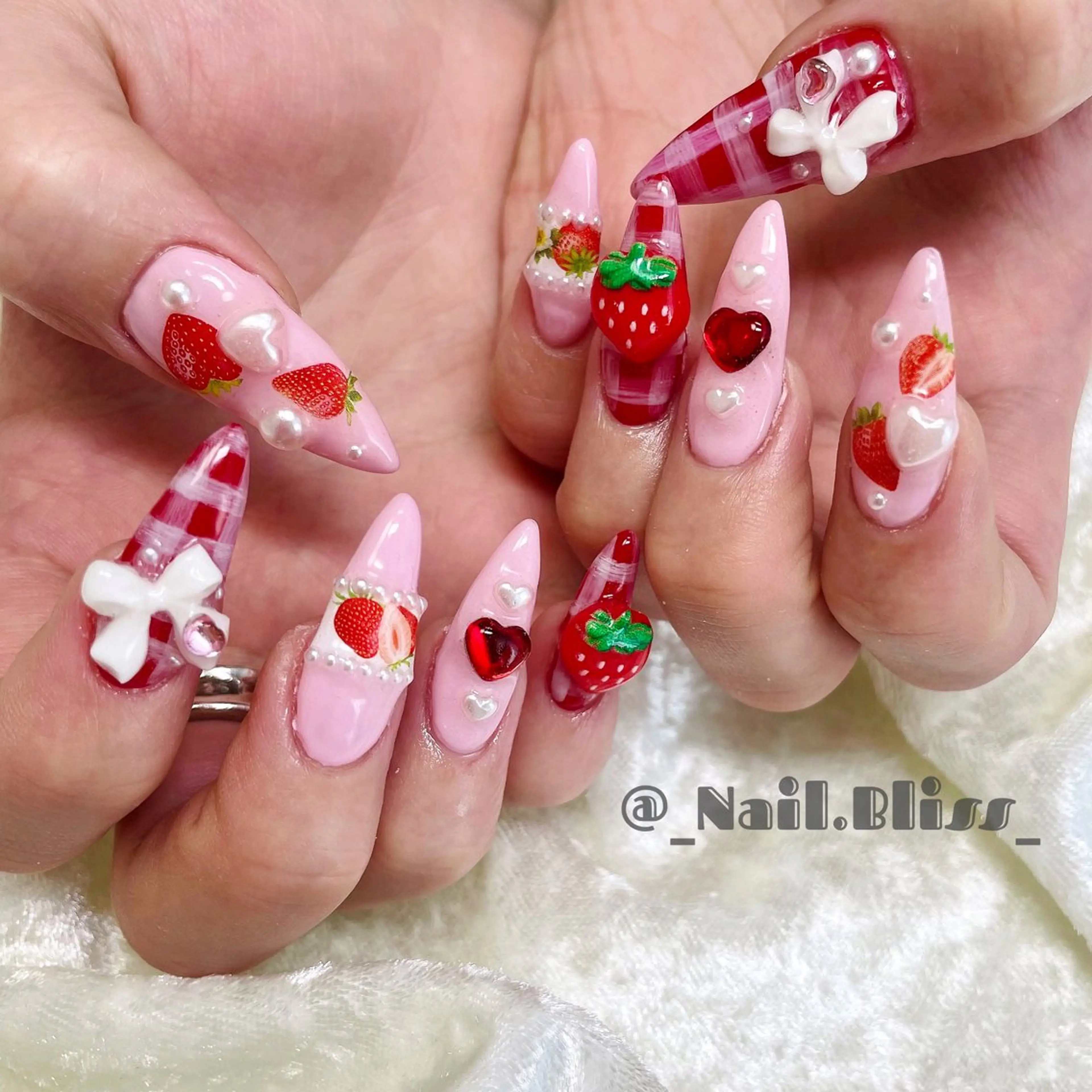 ネイル 持ち込み ハンドネイル NAIL BLISSのネイルデザイン