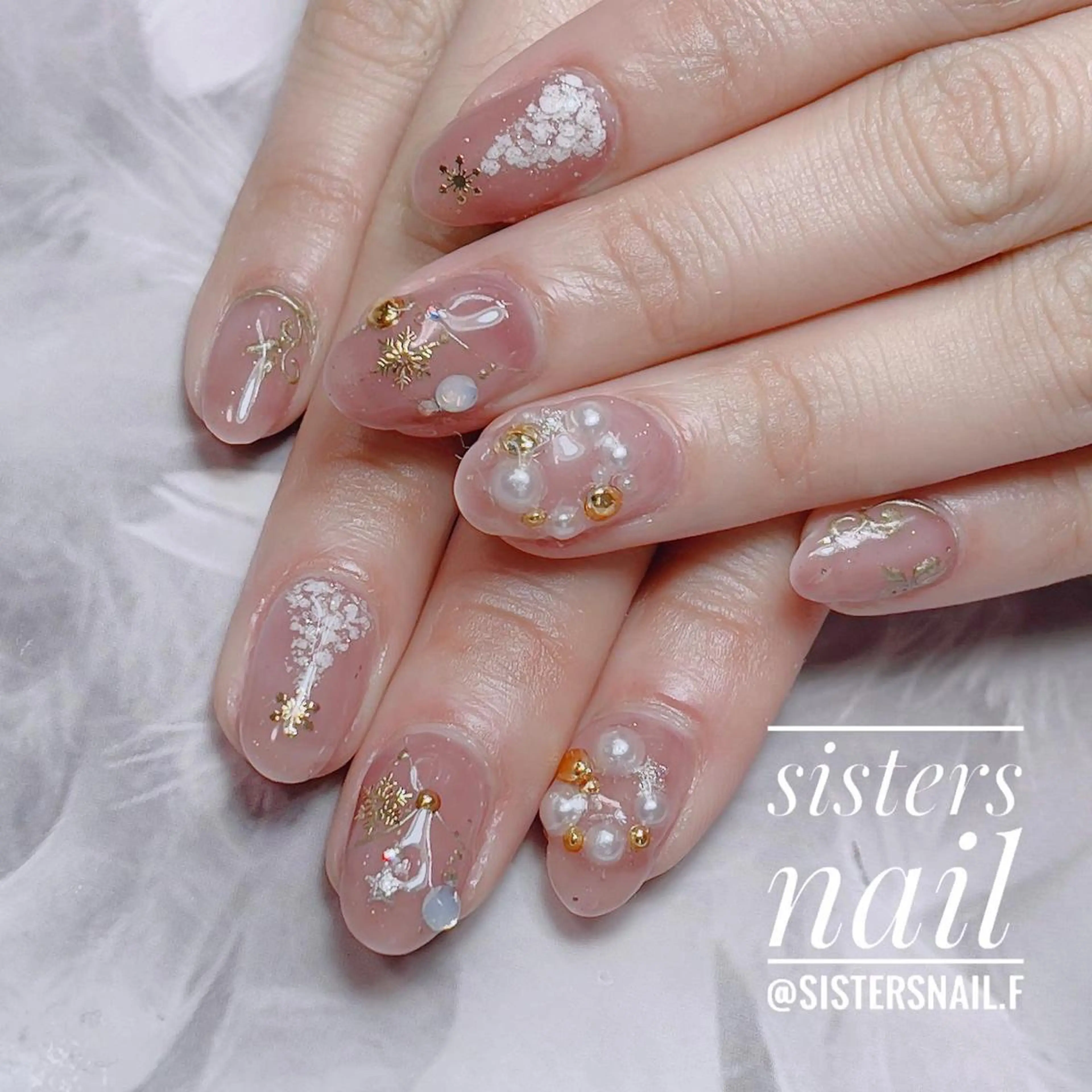 ネイル アートネイル ジェルネイル ゴールド キラキラネイル ニュアンスネイル sisters nail.fのネイルデザイン