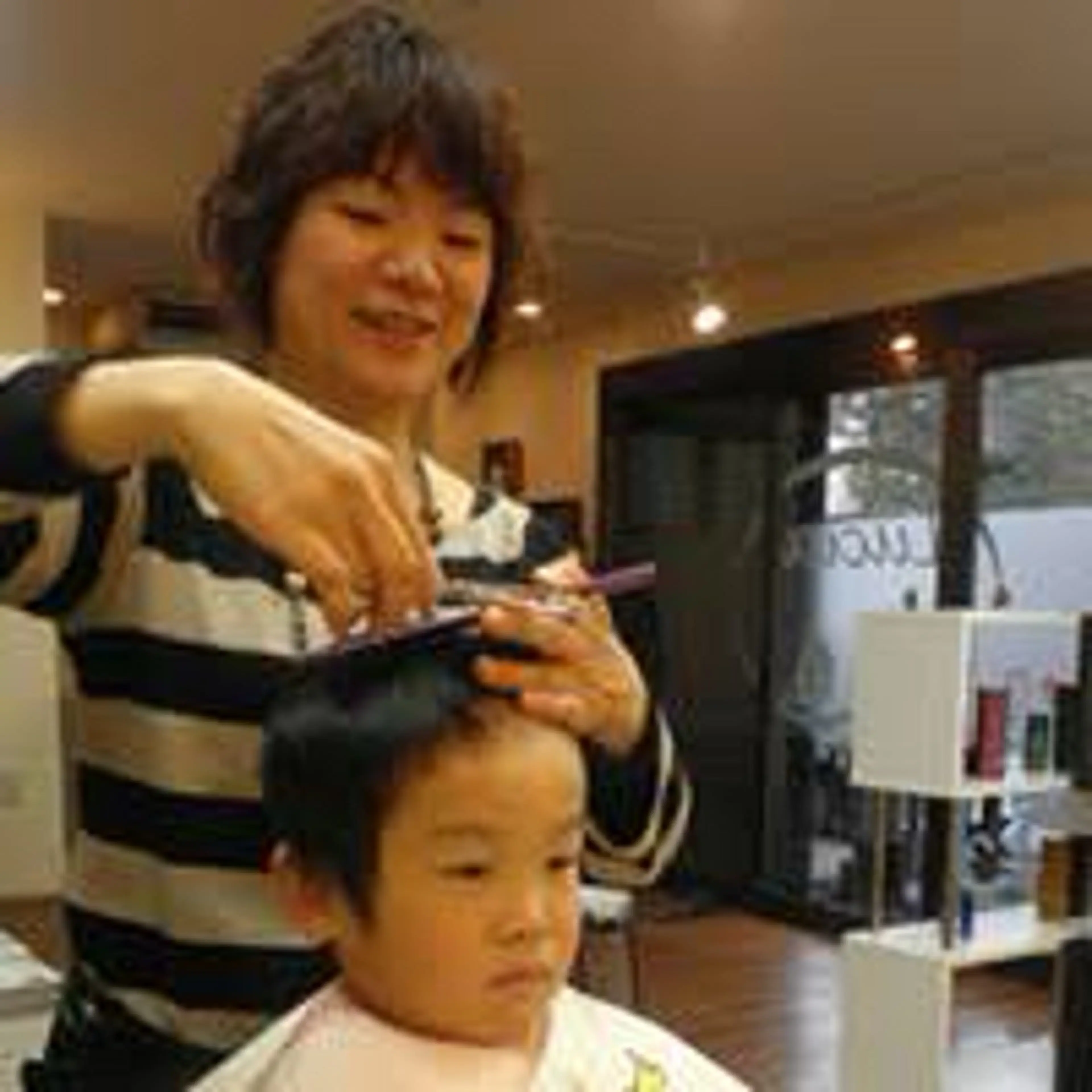 親子カット(０～12歳までお子様と一緒にカットししてみませんか？の写真