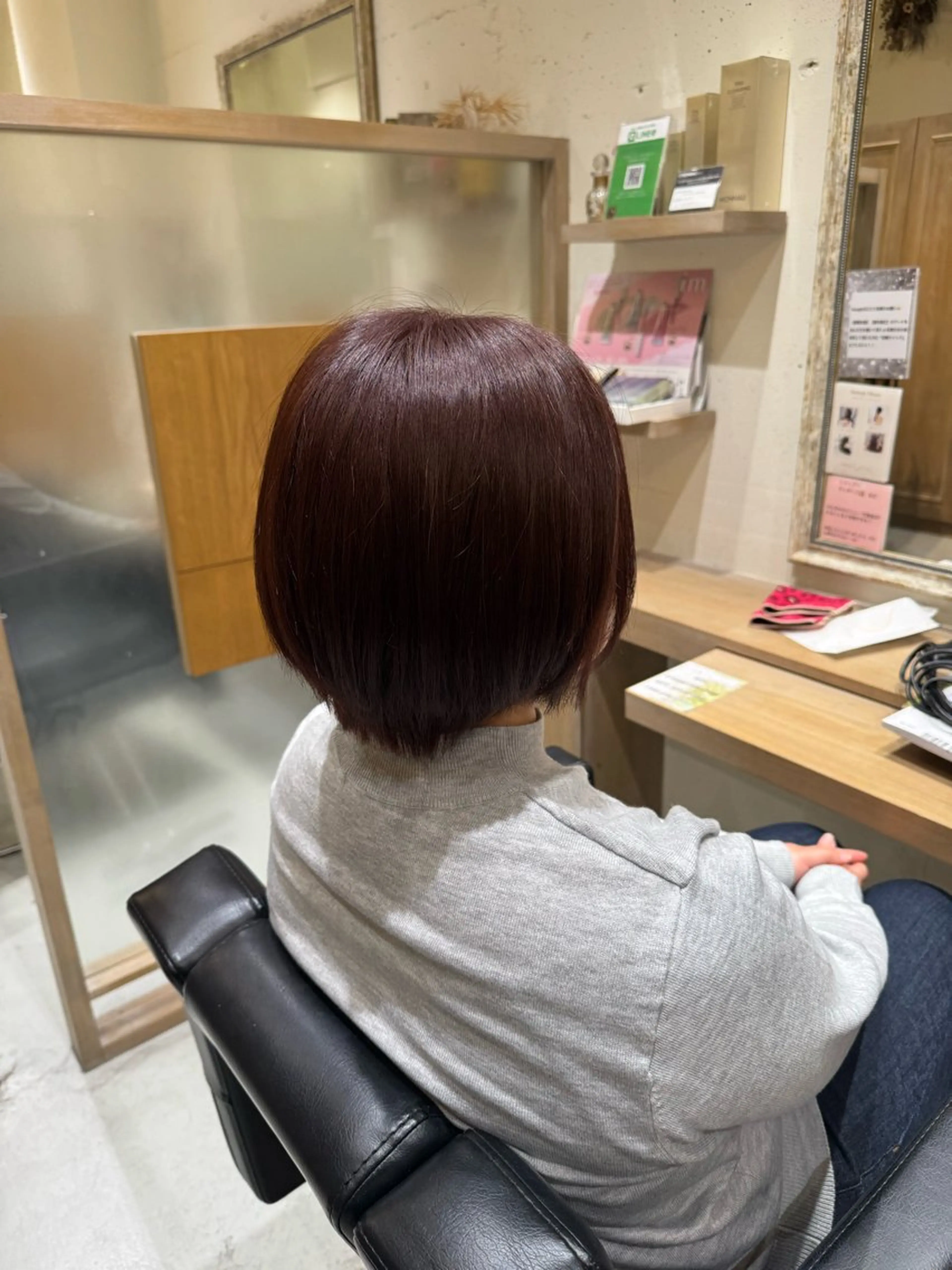 ショート ショートヘア カット ヘアカラー トリートメント 透明感カラー/顔周り カット/レイヤーにかのヘアスタイル