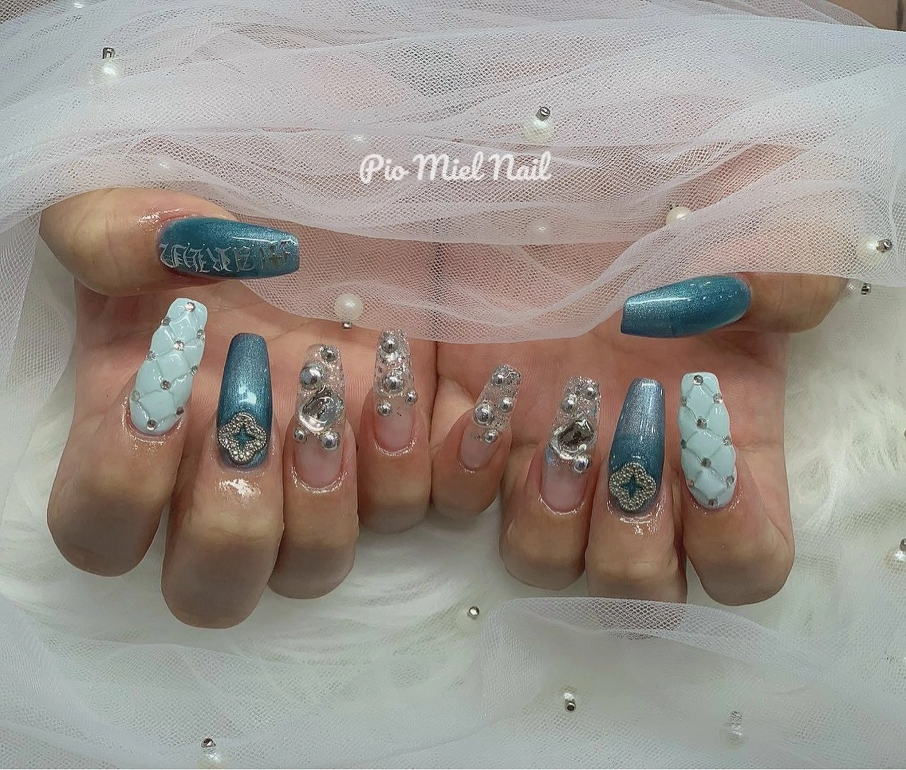 セミロング 韓国風ヘア ハンドネイル Pio Mielのネイルデザイン